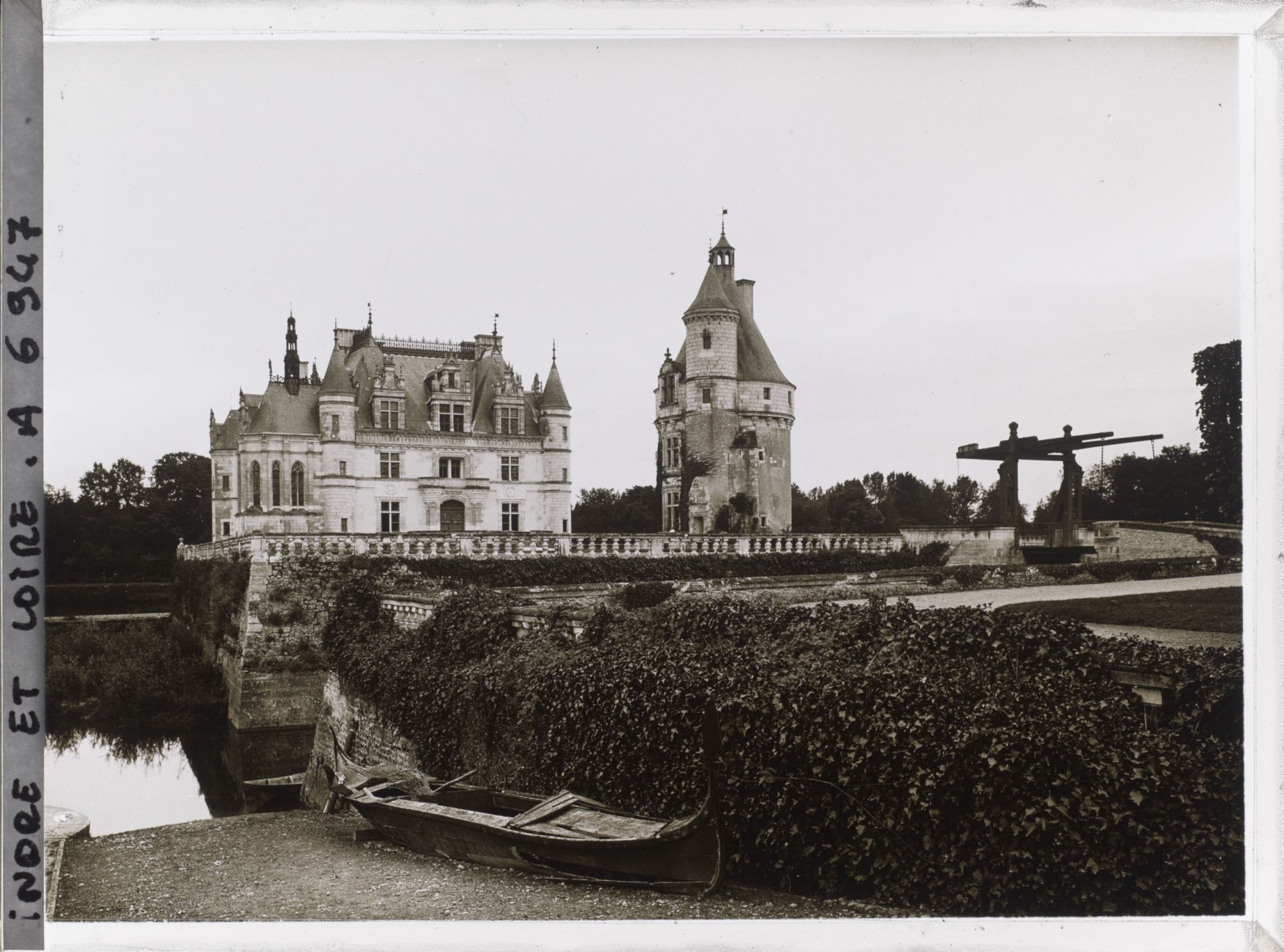 Image représentant Le château et la tour des Marques