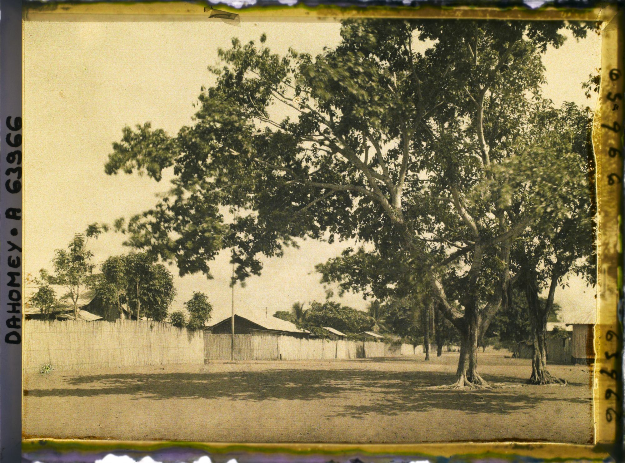 Image représentant Une rue dans un quartier d'habitation