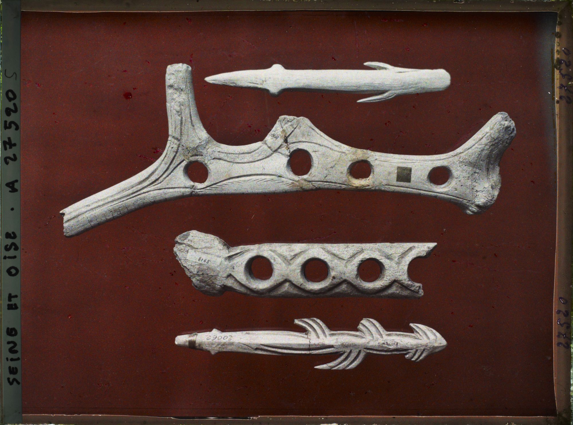 Image représentant France, St Germain-en-Laye, La Madeleine, Bâton de Commt à 4 trous 8160, Bâton de Commt à 3 trous 1/2, 8165. Harpon à 2 barbelures (8171)