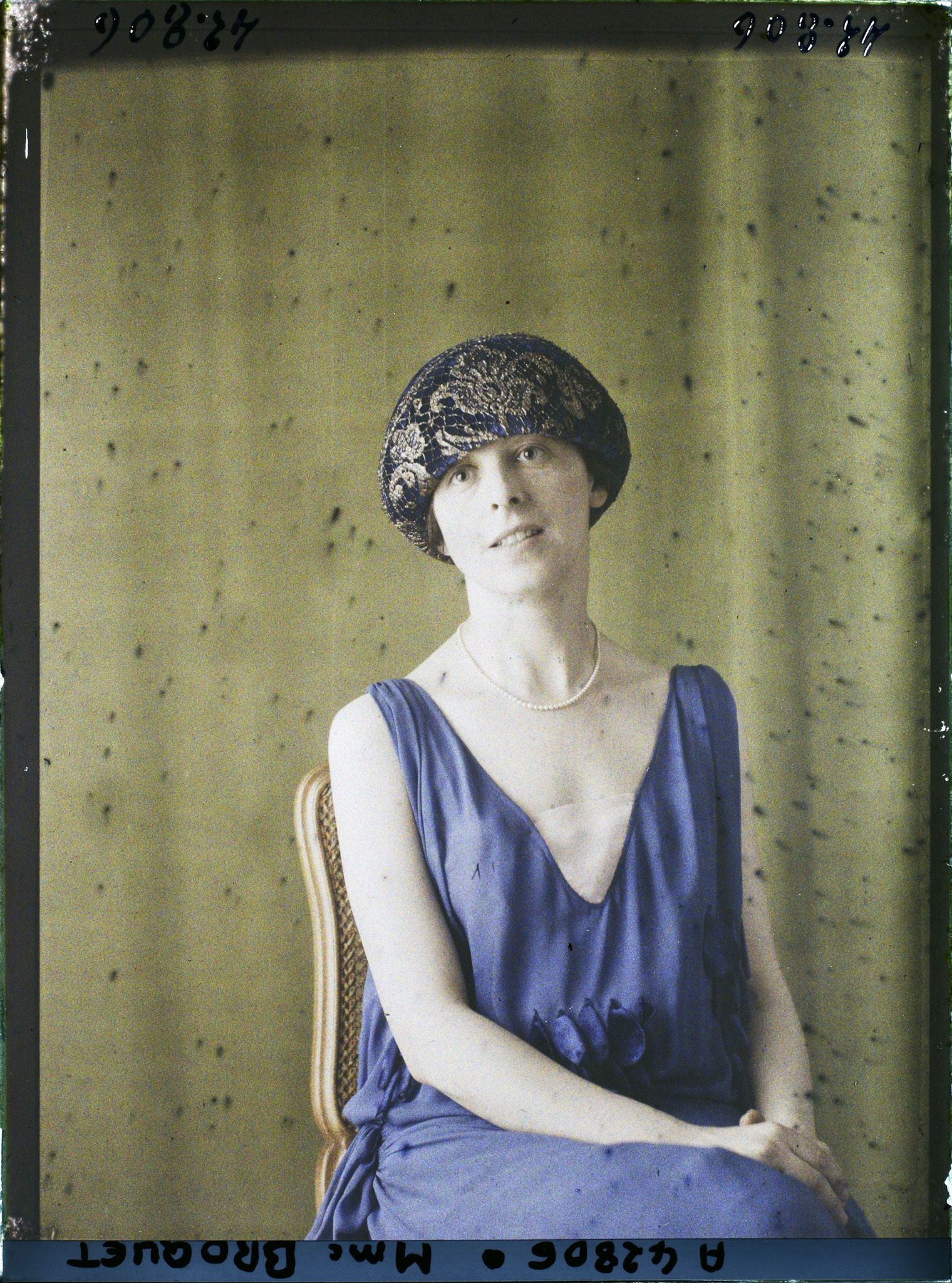 Image représentant https://musee-albert-kahn.s-museum.fr/home/NWQ2OTAwYzNmYjZlZTk1ZWQwODJmMjY4L2dlbmVyaWMtbm90aWNlLXRhYi9hdXRob3JpdHkvNjE3YTc5ZjVjZjhiODk2OGIzMzM3ZDIx/5d6900c3fb6ee95ed082f268/generic-notice-tab/authority/617a79ebcf8b8968b3336994 Madame Charles Broquet