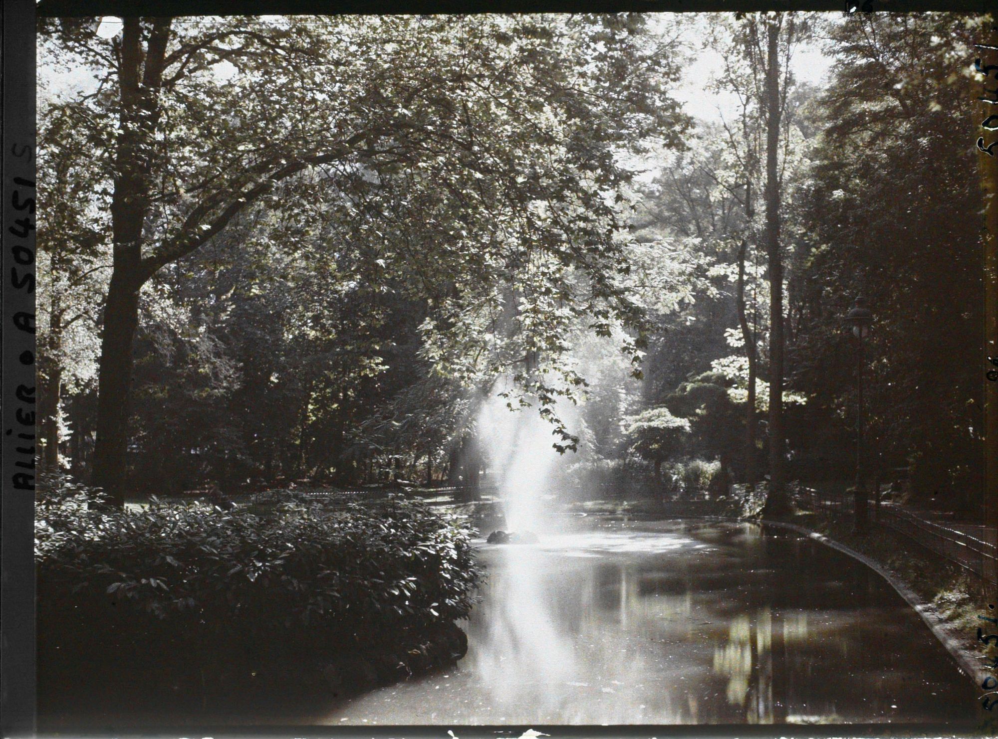 Image représentant Le jet d'eau dans le nouveau parc