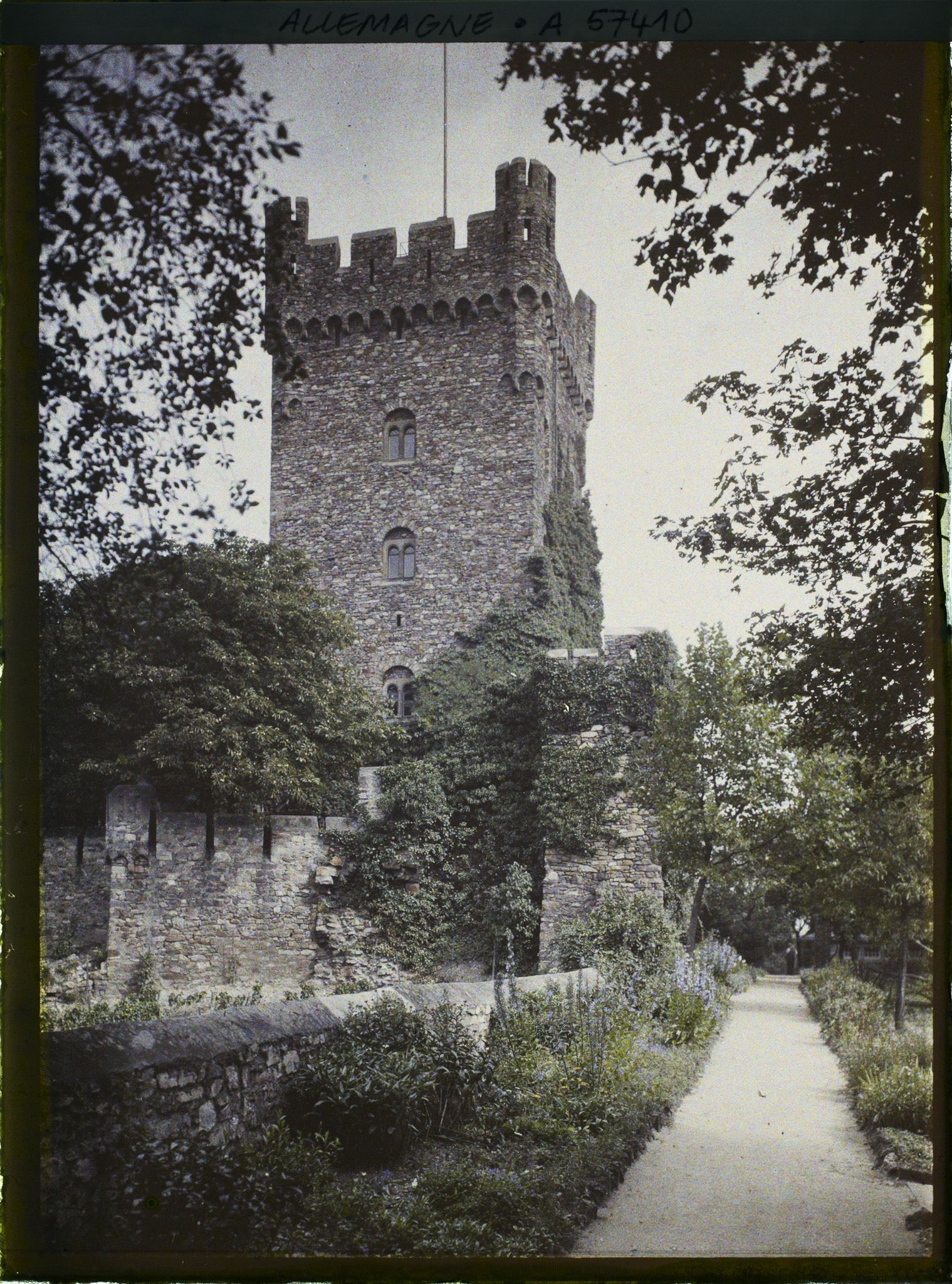 Image représentant Bords du Rhin, Bingen, Le Château