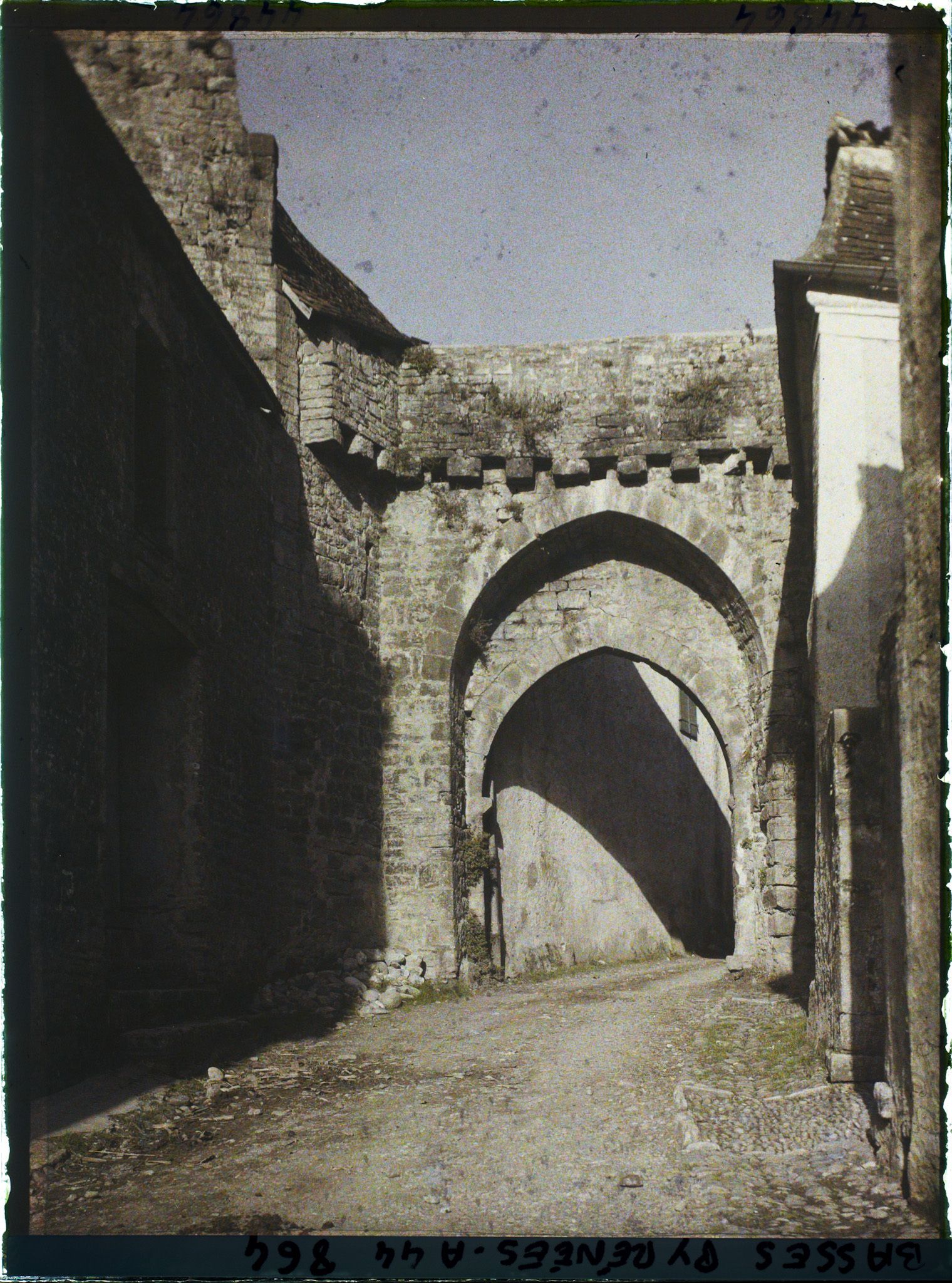Image représentant France, Sauveterre de Béarn, La même, vue de l'autre Côté (même que N° 44860)