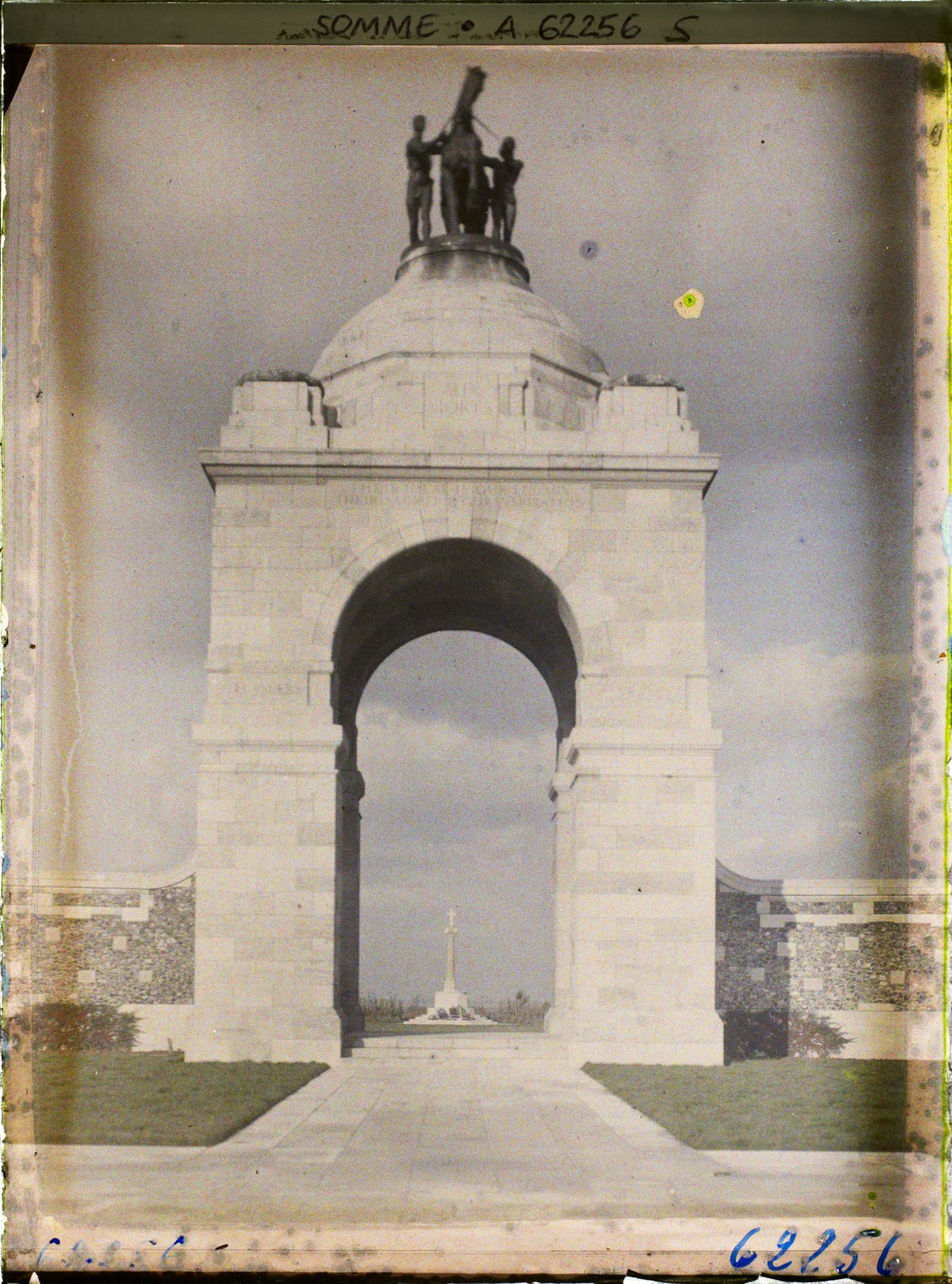 Image représentant Somme, Longueval, Le Portique Monumental