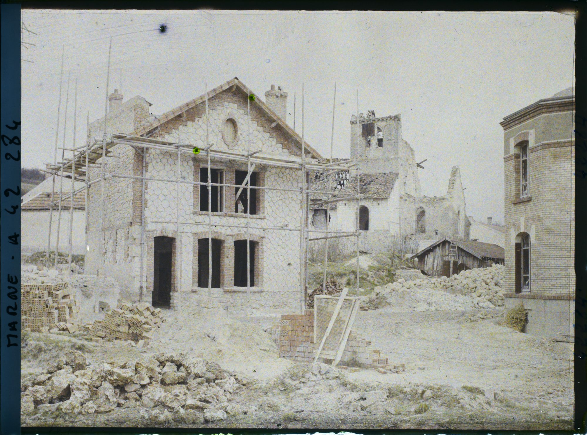 Image représentant France, Nogent l'Abbesse près Reims, Les Maisons neuves et la Vieille Eglise