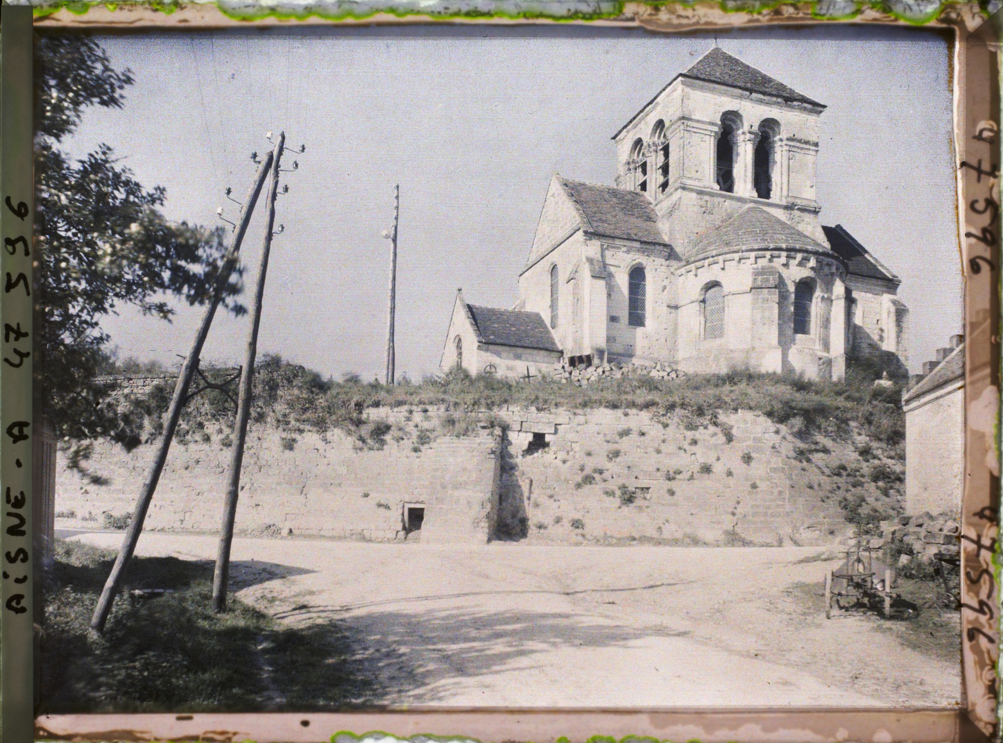 Image représentant France, Pernant, Abside de l'Eglise restaurée