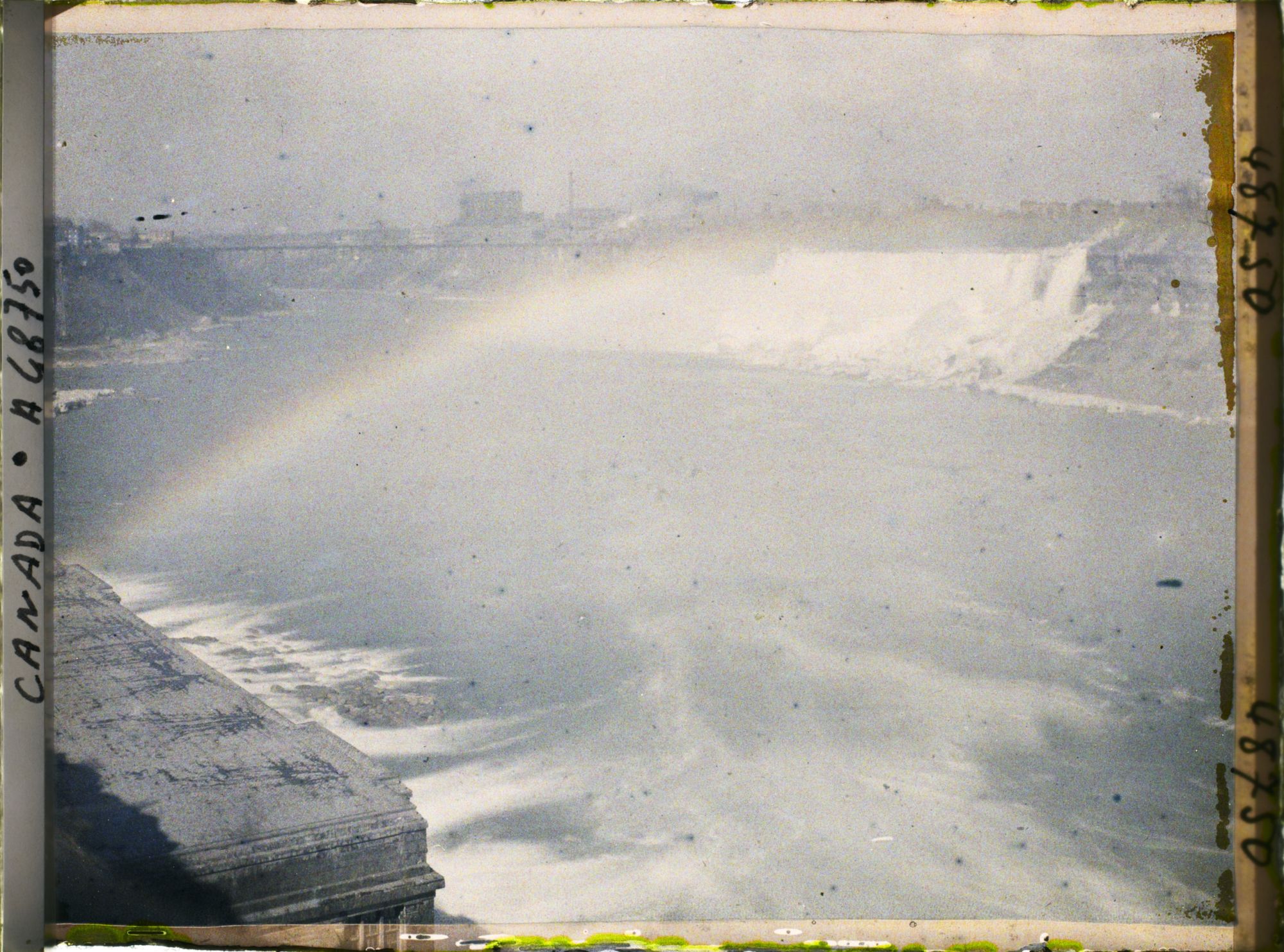 Image représentant Canada, Montréal, Arc en ciel vers Chute Américaine