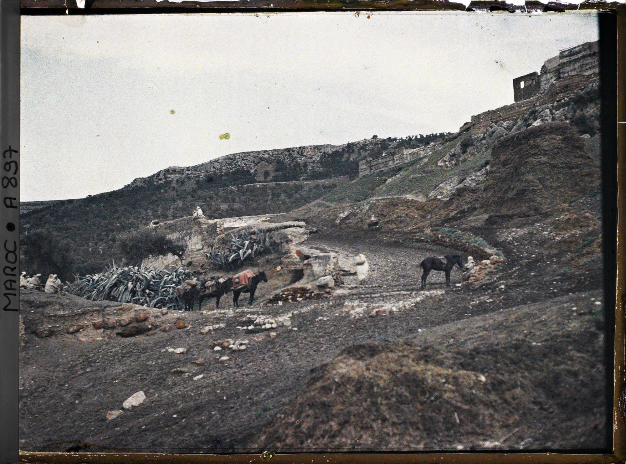 Image représentant Arrivée des accompagnateurs de l'opérateur aux portes de la ville