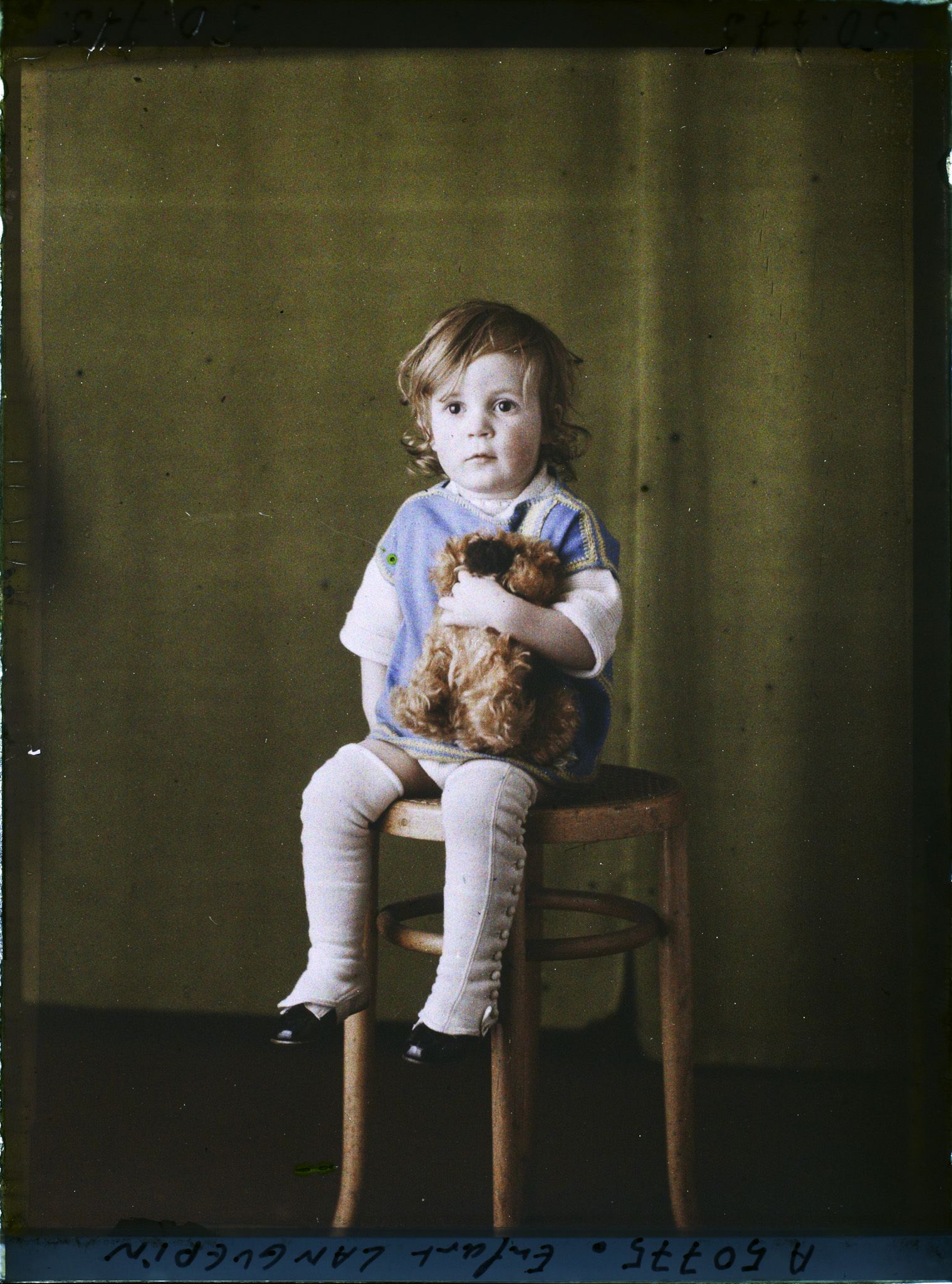 Image représentant L' https://musee-albert-kahn.s-museum.fr/home/NWQ2OTAwYzNmYjZlZTk1ZWQwODJmMjY4L2dlbmVyaWMtbm90aWNlLXRhYi9hdXRob3JpdHkvNjE3YTc5ZjVjZjhiODk2OGIzMzM3ZDIx/5d6900c3fb6ee95ed082f268/generic-notice-tab/authority/617a79ebcf8b8968b333711e enfant Languepin