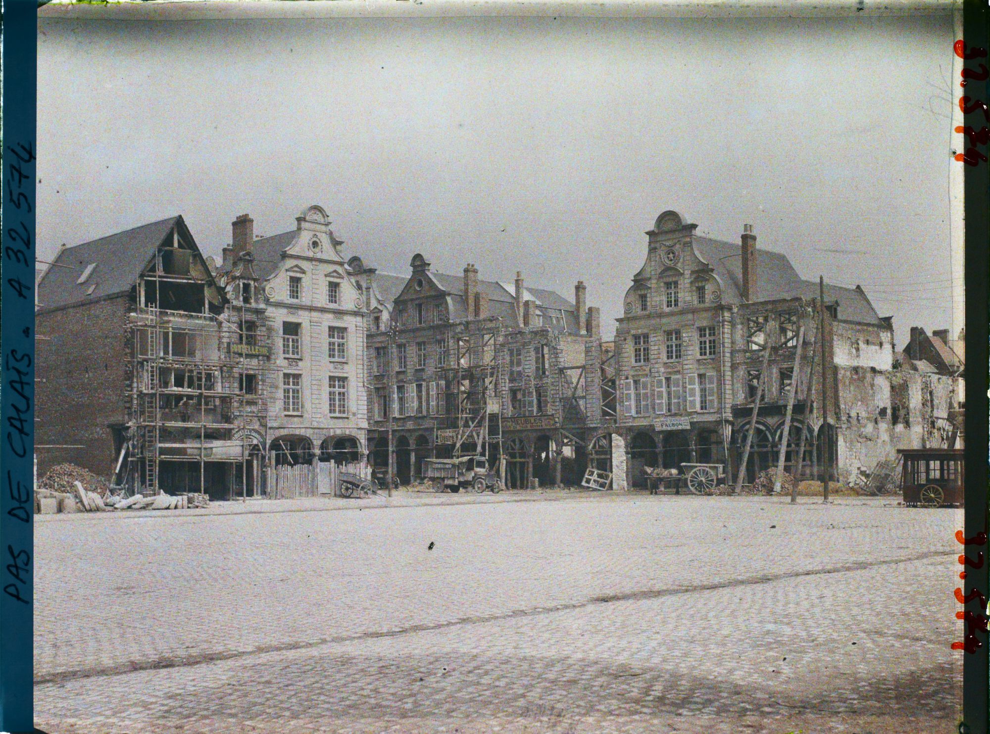 Image représentant France, Arras, La Petite Place, vers la rue de la Taillerie