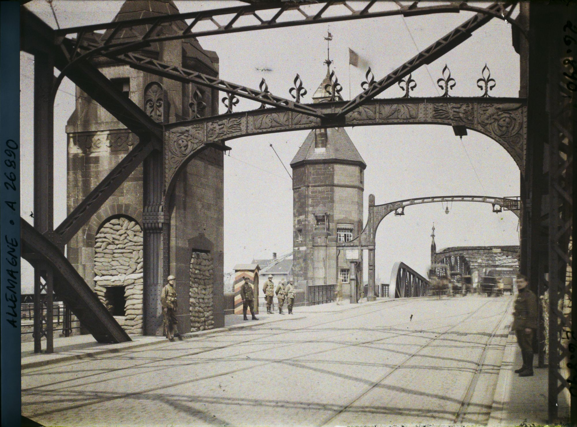 Image représentant Allemagne, Duisburg, Occupation Française Le Pont de la Rhur gardé par les soldats belges