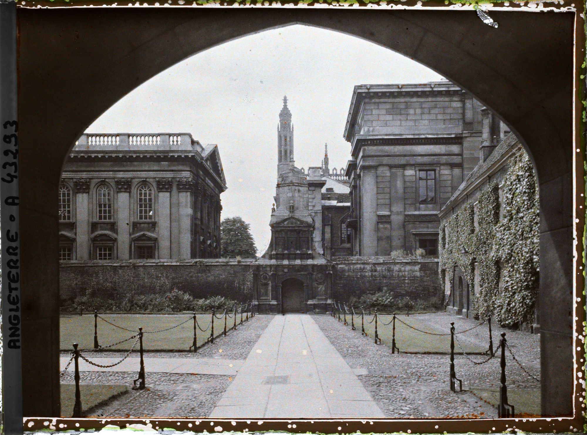 Image représentant La deuxième cour du Caïus College