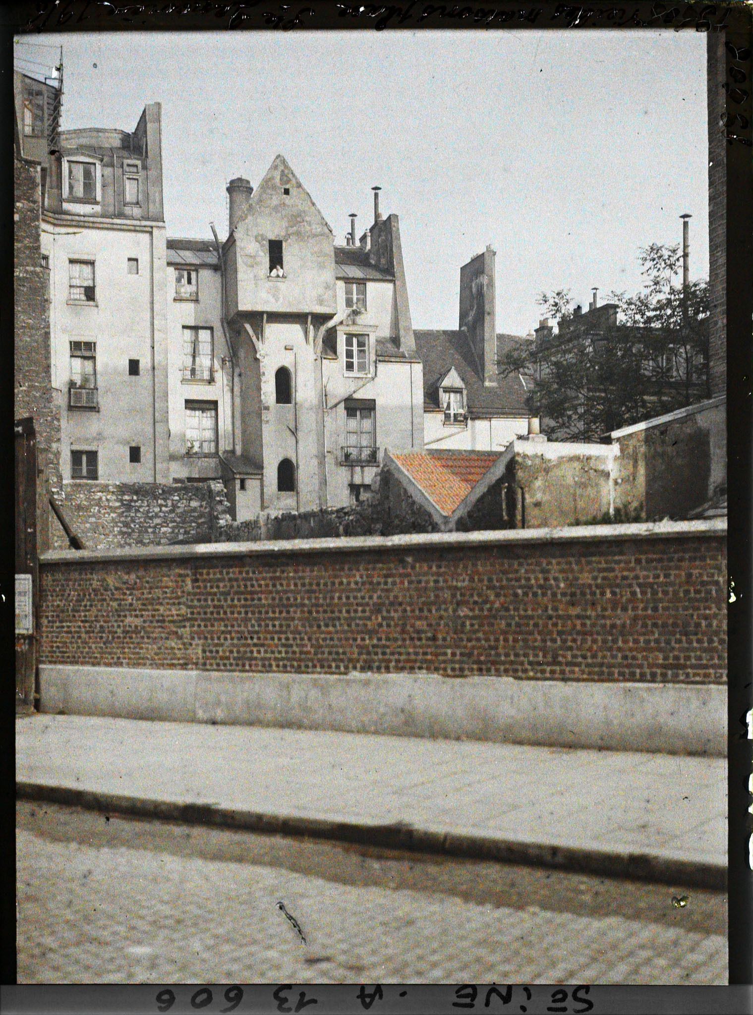 Image représentant Vieilles maisons place Ste-Geneviève?