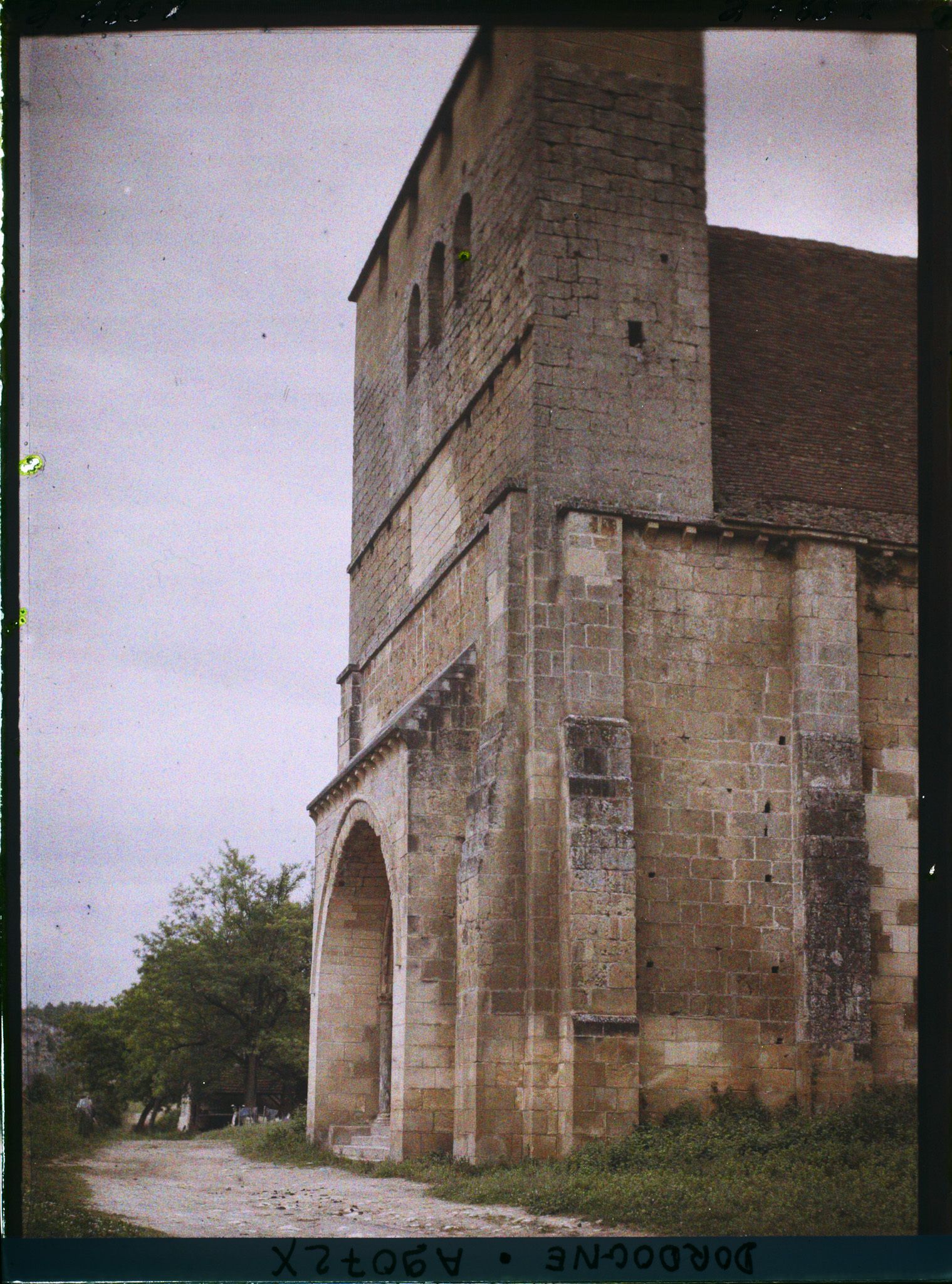 Image représentant France, Tayac, La facade de l'Eglise