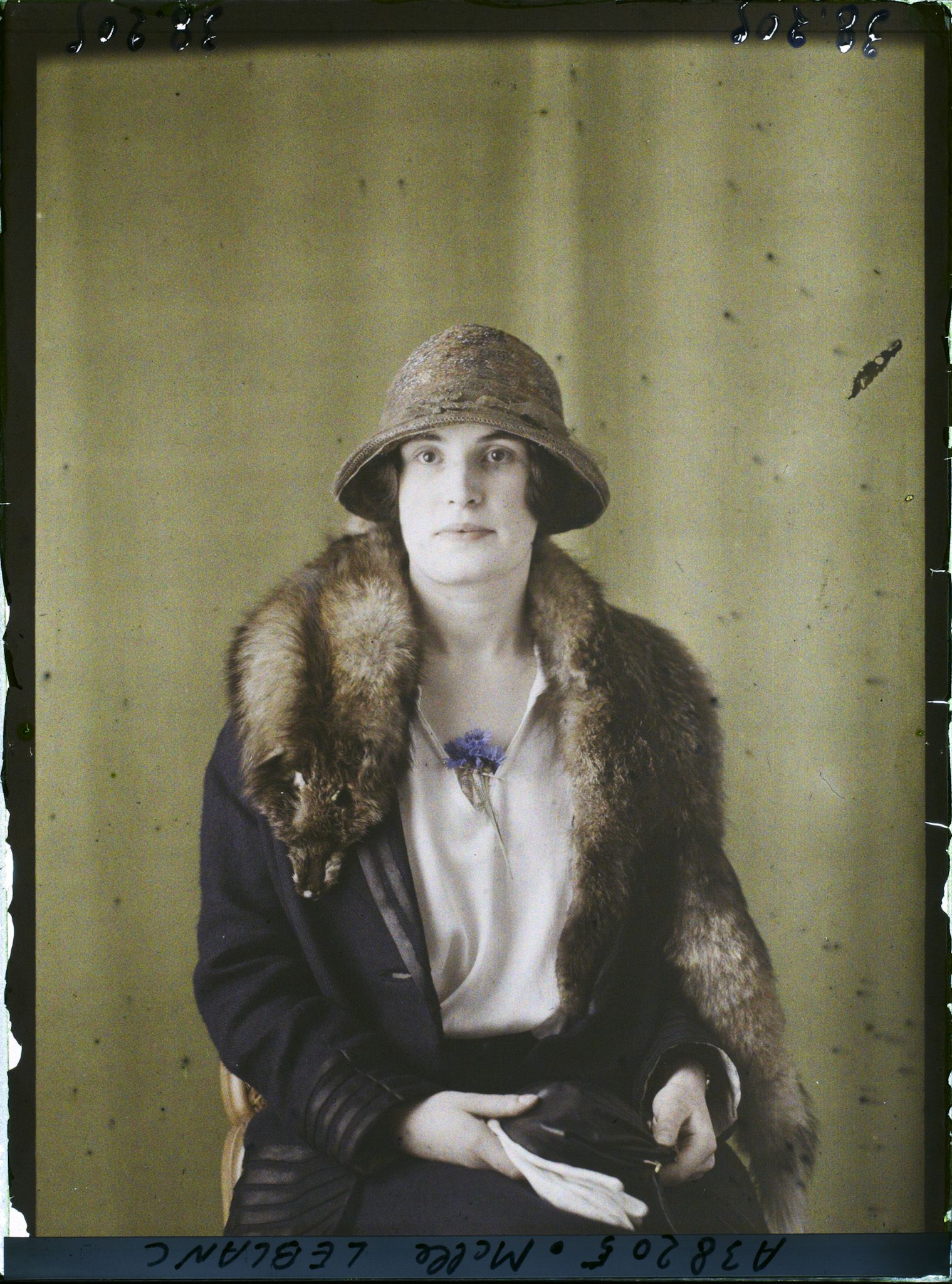 Image représentant https://musee-albert-kahn.s-museum.fr/home/NWQ2OTAwYzNmYjZlZTk1ZWQwODJmMjY4L2dlbmVyaWMtbm90aWNlLXRhYi9hdXRob3JpdHkvNjE3YTc5ZjVjZjhiODk2OGIzMzM3ZDIx/5d6900c3fb6ee95ed082f268/generic-notice-tab/authority/617a79ebcf8b8968b3337154 Mademoiselle Hélène Leblanc