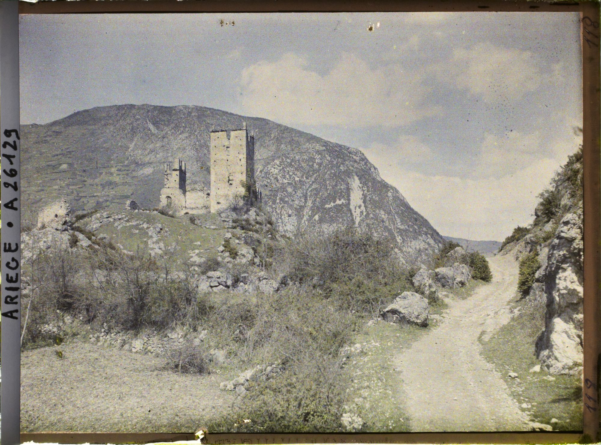 Image représentant Vue d'ensemble du château de Miglos