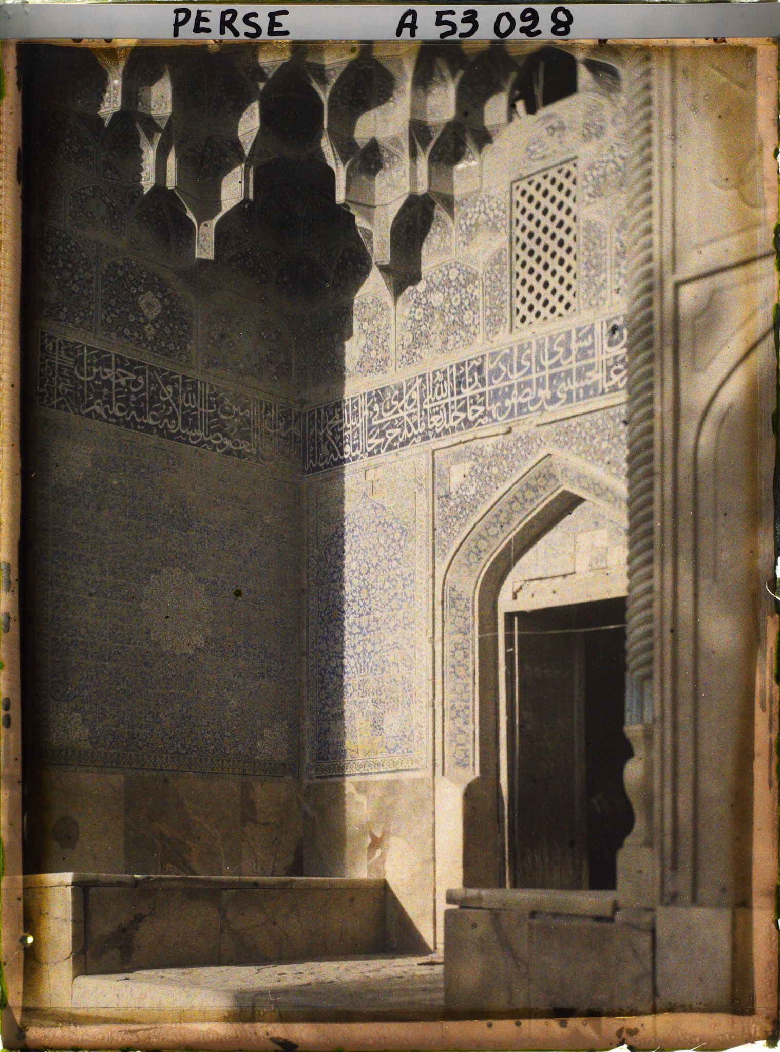 Image représentant Détail du portail de la Masdjid-i-Sadr (mosquée du Cheikh Lotfallah) (1629)