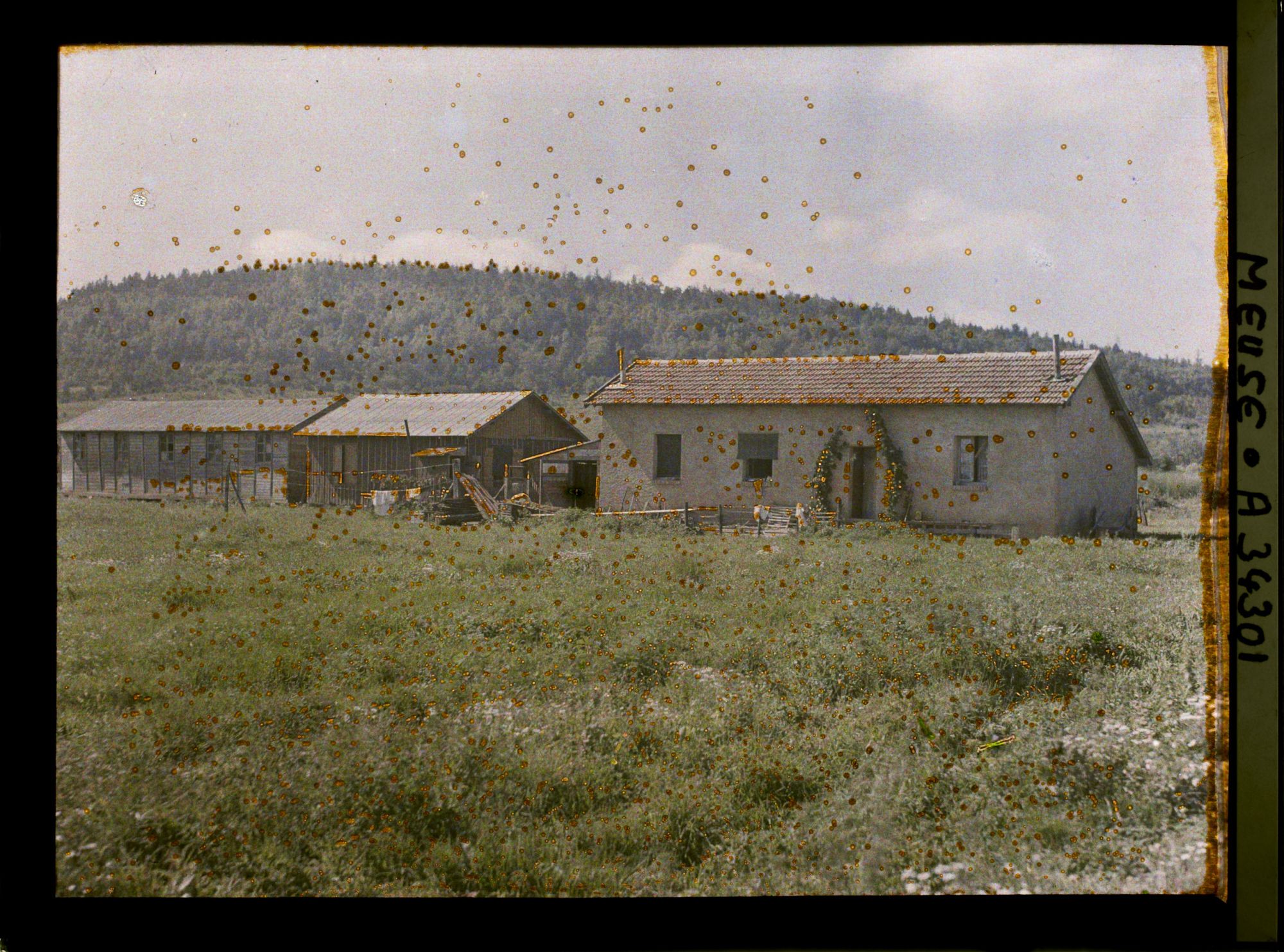 Image représentant France, Combres, Maisons vers la Côte d'Hyouli