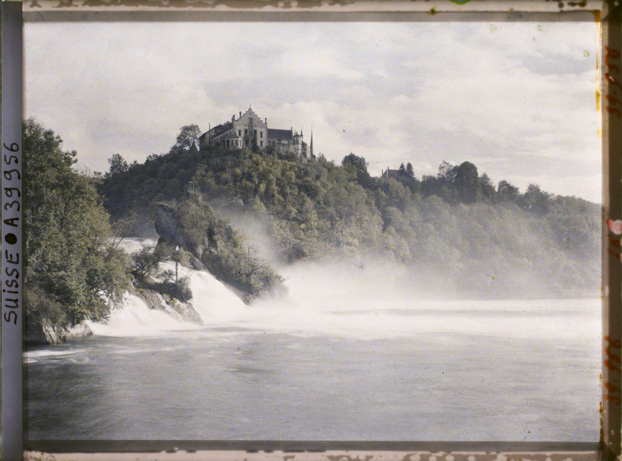 Image représentant Les chutes du Rhin et le château de Laufen vus du Rheinfallquai
