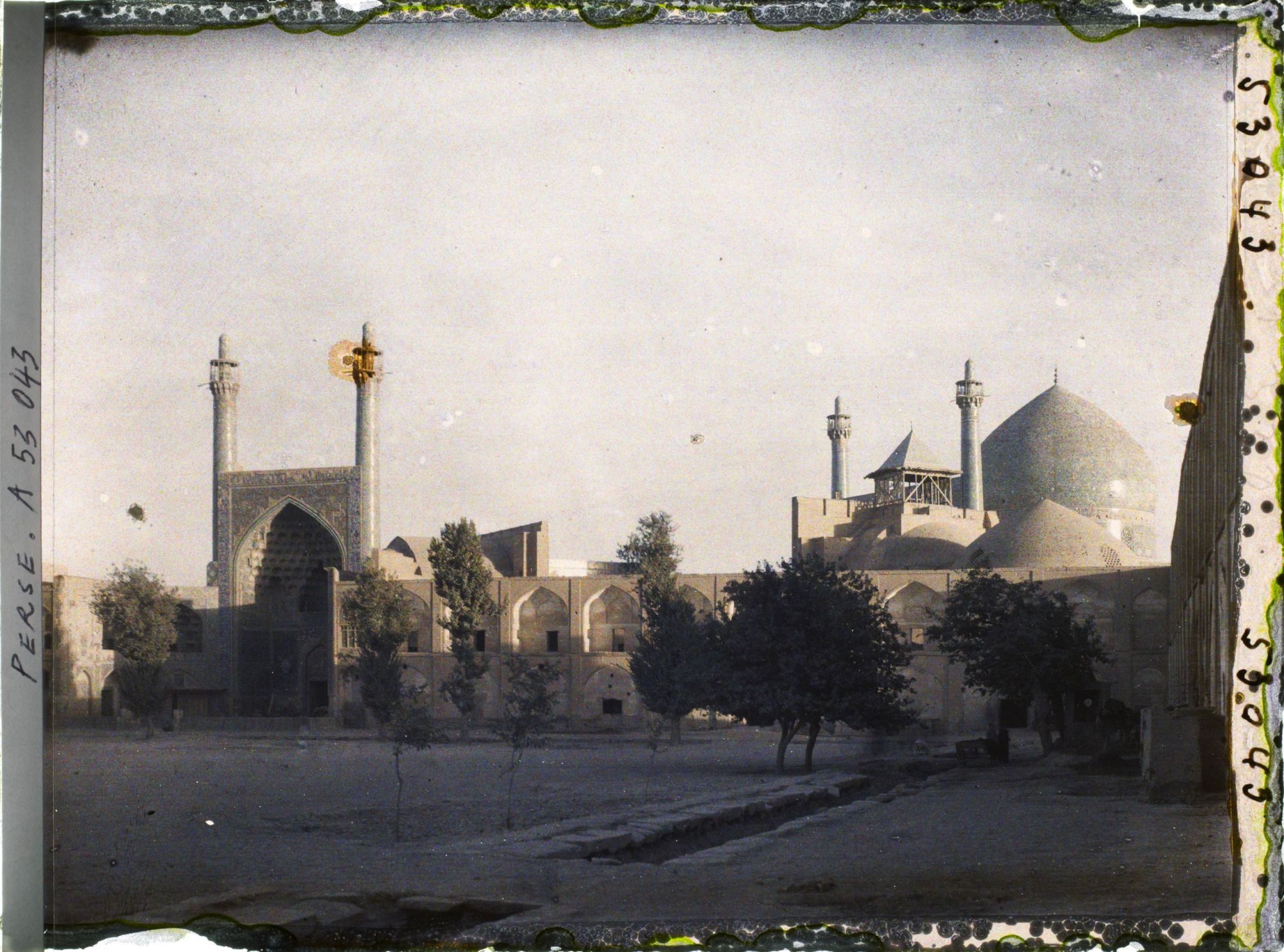 Image représentant La Masjid-i-Chah (mosquée du Chah) au crépuscule