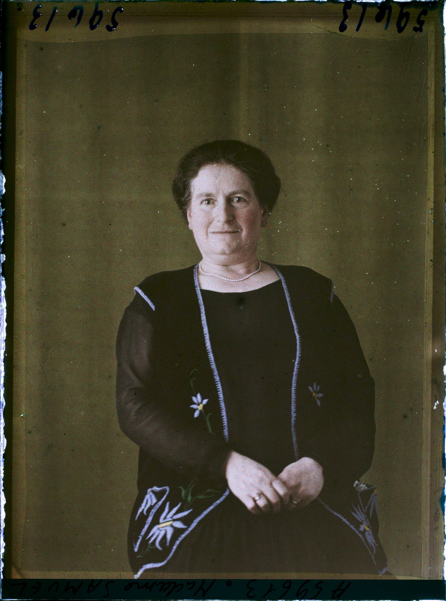 Image représentant https://musee-albert-kahn.s-museum.fr/home/NWQ2OTAwYzNmYjZlZTk1ZWQwODJmMjY4L2dlbmVyaWMtbm90aWNlLXRhYi9hdXRob3JpdHkvNjE3YTc5ZjVjZjhiODk2OGIzMzM3ZDIx/5d6900c3fb6ee95ed082f268/generic-notice-tab/authority/617a79ebcf8b8968b3337736 Madame Samuel