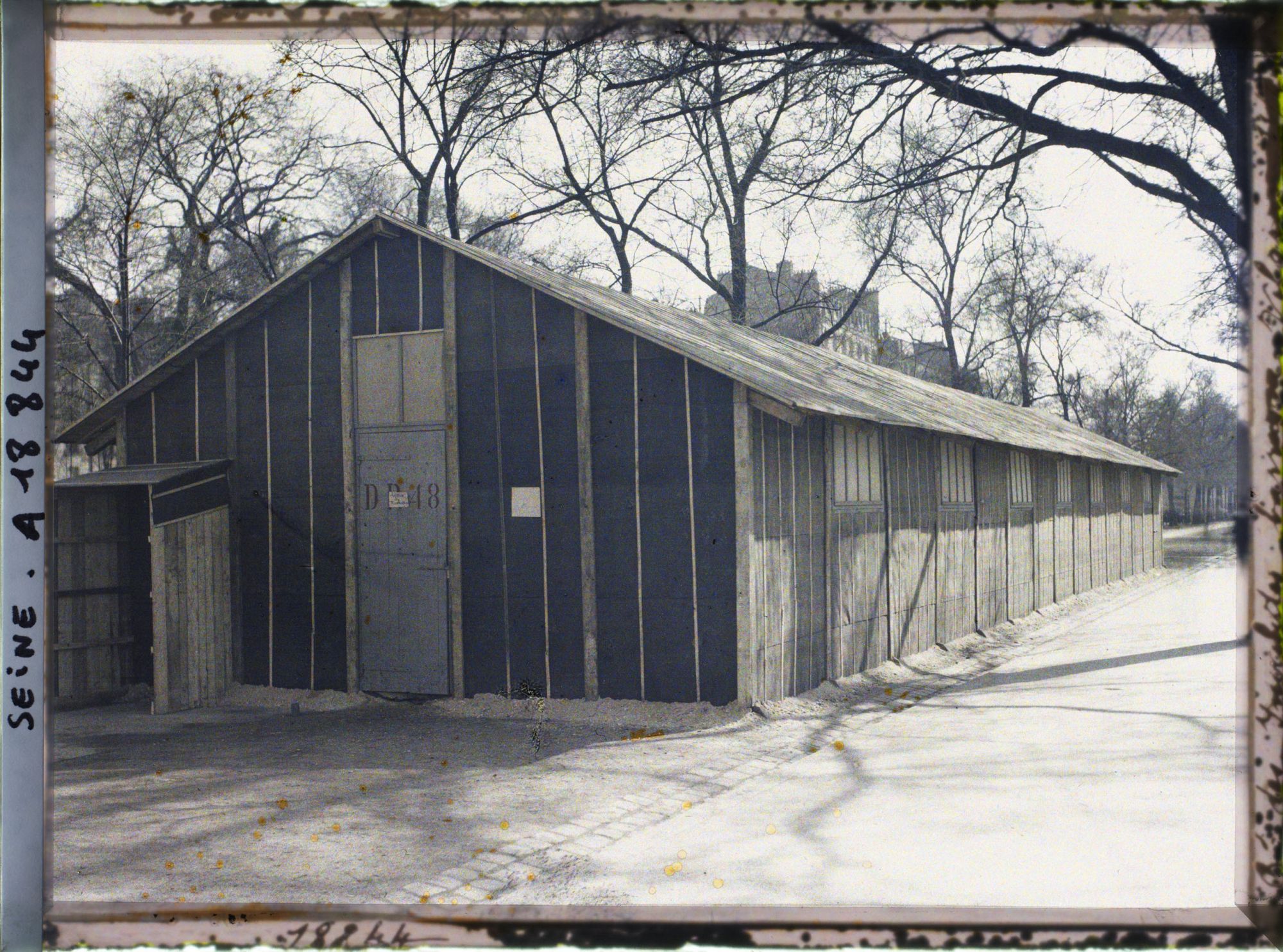 Image représentant Une "baraque Vilgrain", boulevard des Invalides ?