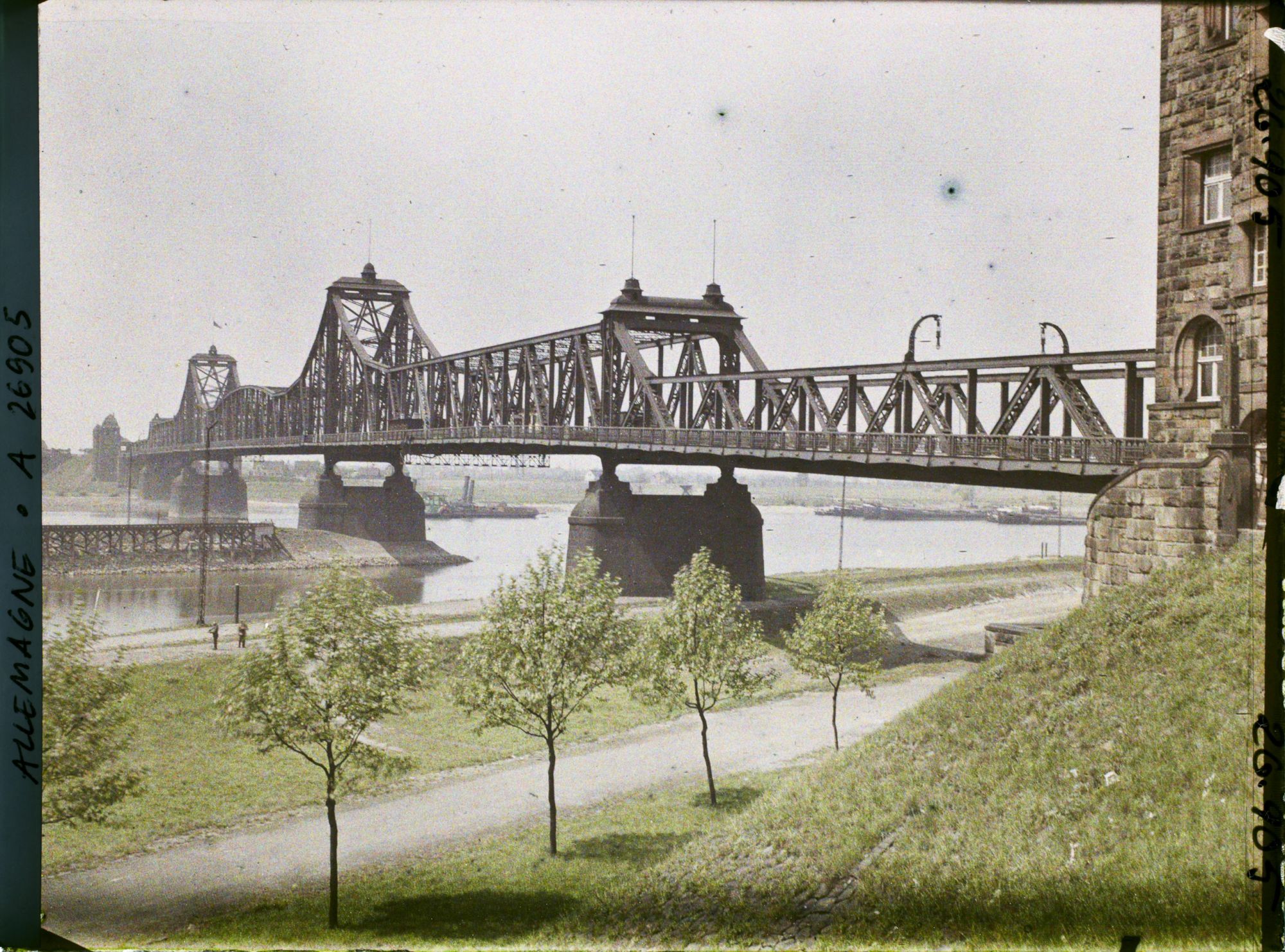 Image représentant Allemagne, Ruhrort, Occupation Française Vue d'ensemble du Grand Pont sur le Rhin