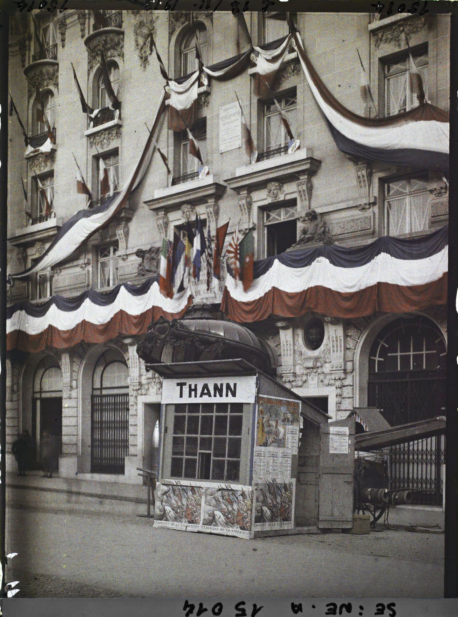 Image représentant Baraque de l'emprunt et pavoisements au 74 avenue des Champs-Elysées (hôtel Clarige)