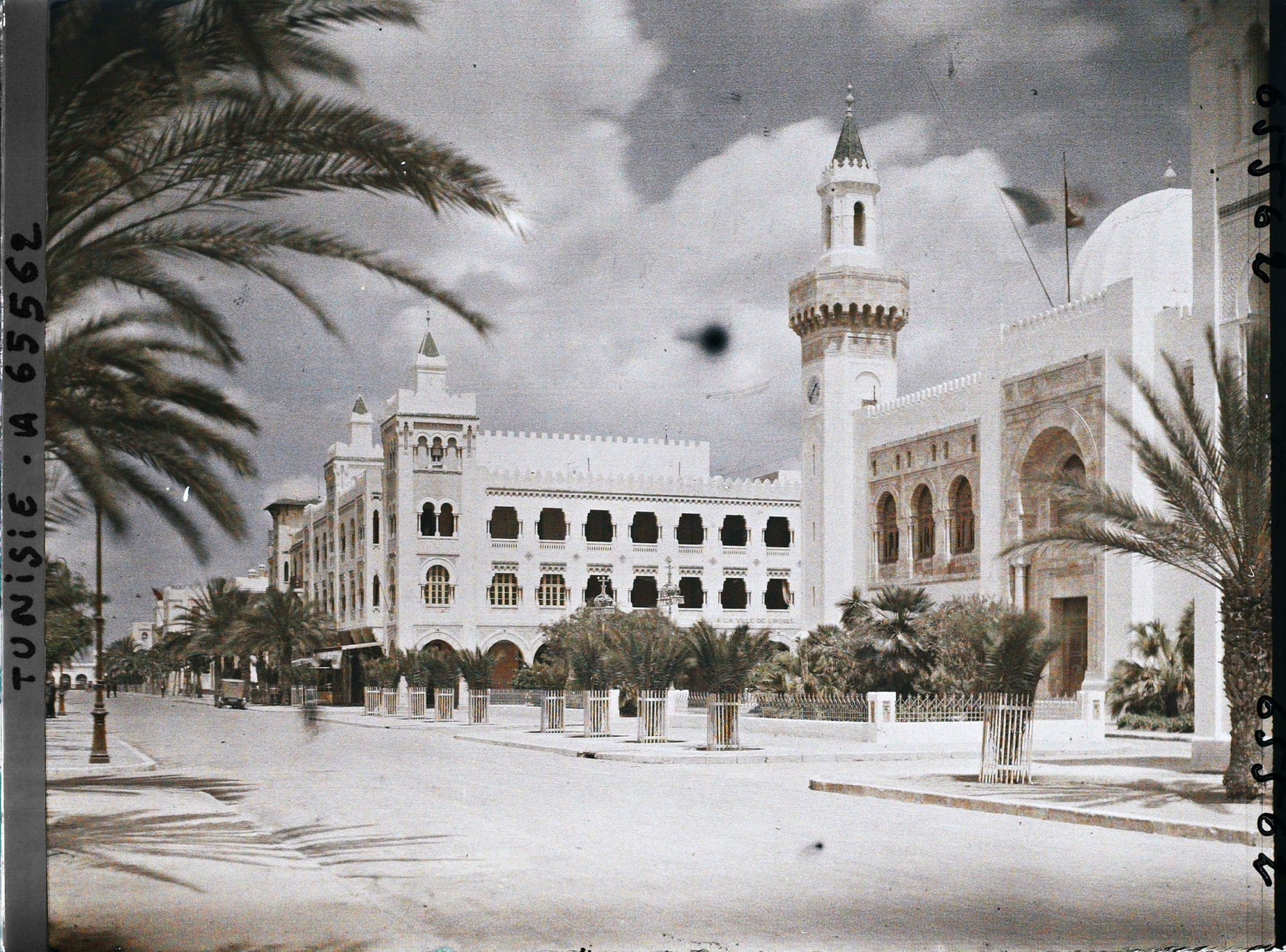 Image représentant L'avenue Jules Gau et l'hôtel de ville