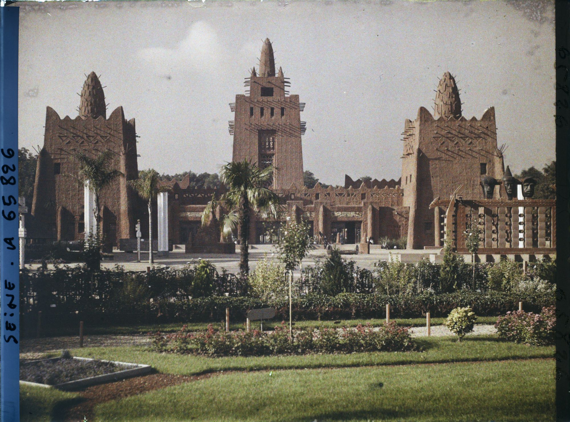 Image représentant L'Exposition Coloniale Internationale de 1931, le pavillon de l'AOF (Afrique occidentale française)