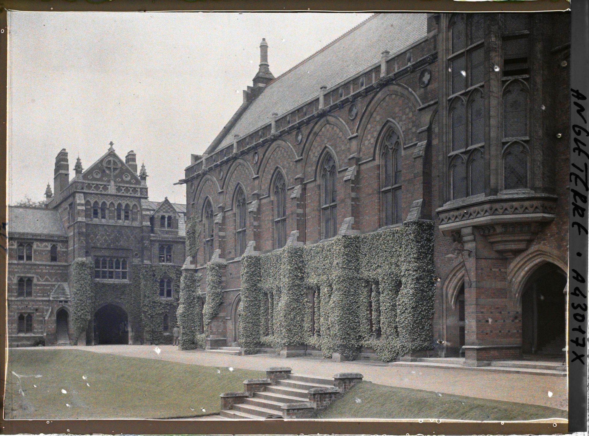 Image représentant Le côté Est du Kebb College