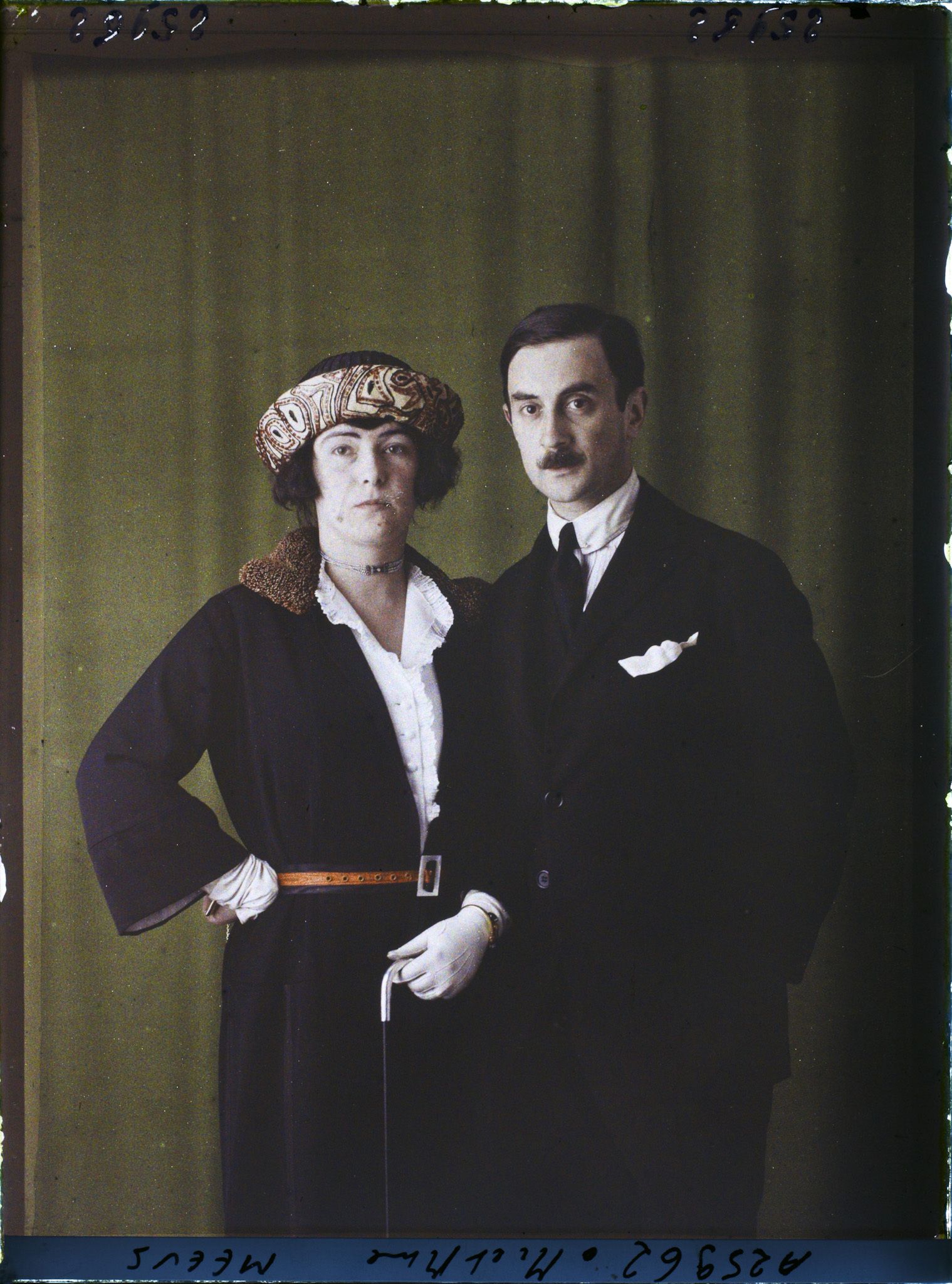 Image représentant https://musee-albert-kahn.s-museum.fr/home/NWQ2OTAwYzNmYjZlZTk1ZWQwODJmMjY4L2dlbmVyaWMtbm90aWNlLXRhYi9hdXRob3JpdHkvNjE3YTc5ZjVjZjhiODk2OGIzMzM3ZDIx/5d6900c3fb6ee95ed082f268/generic-notice-tab/authority/617a79ebcf8b8968b33373d5 Monsieur Méeus et  https://musee-albert-kahn.s-museum.fr/home/NWQ2OTAwYzNmYjZlZTk1ZWQwODJmMjY4L2dlbmVyaWMtbm90aWNlLXRhYi9hdXRob3JpdHkvNjE3YTc5ZjVjZjhiODk2OGIzMzM3ZDIx/5d6900c3fb6ee95ed082f268/generic-notice-tab/authority/617a79ebcf8b8968b3337b8d son épouse