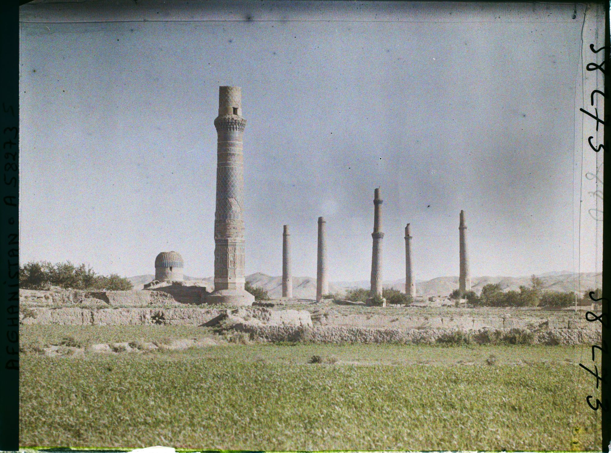 Image représentant Afghanistan, Hérat, Vue s/ les minarets de la gde mosquée