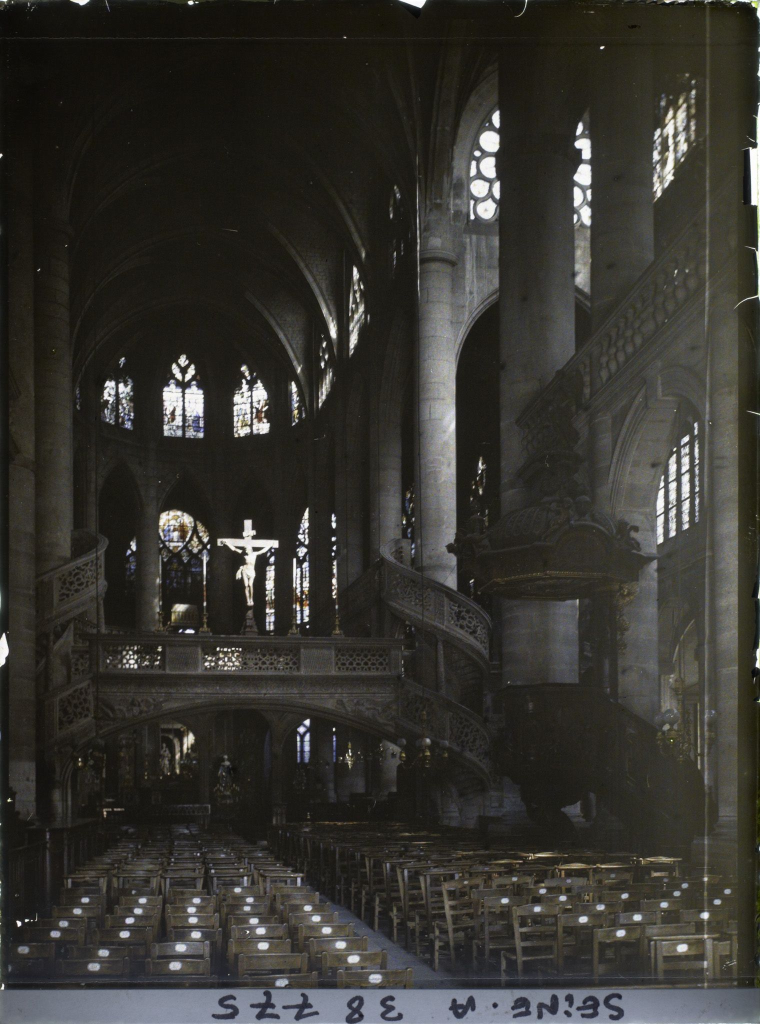 Image représentant Intérieur de l'église Saint-Etienne-du-Mont
