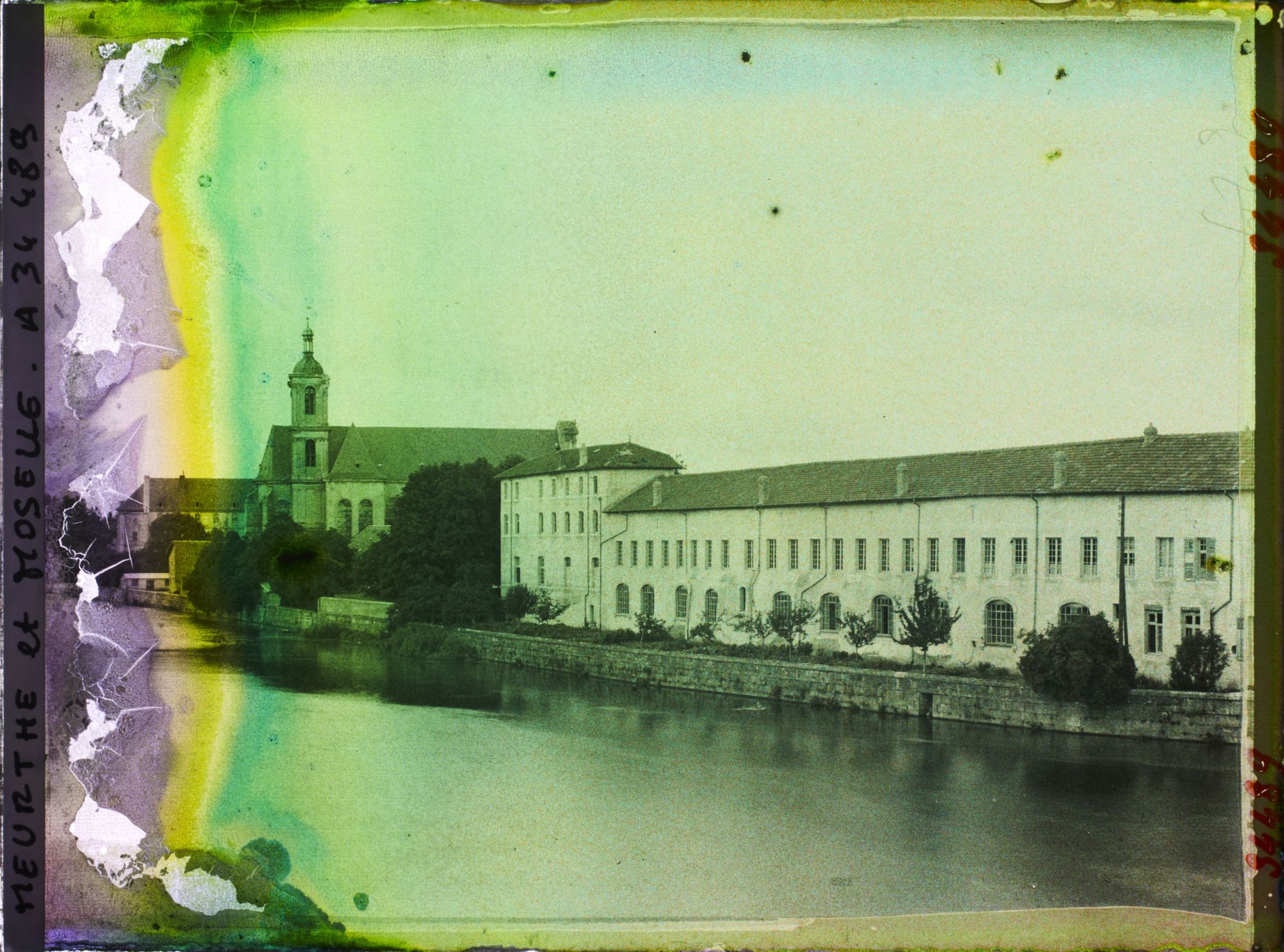 Image représentant France, Pont à Mousson, Vue sur la Moselle vers l'ancienne Eglise des Prémontrés