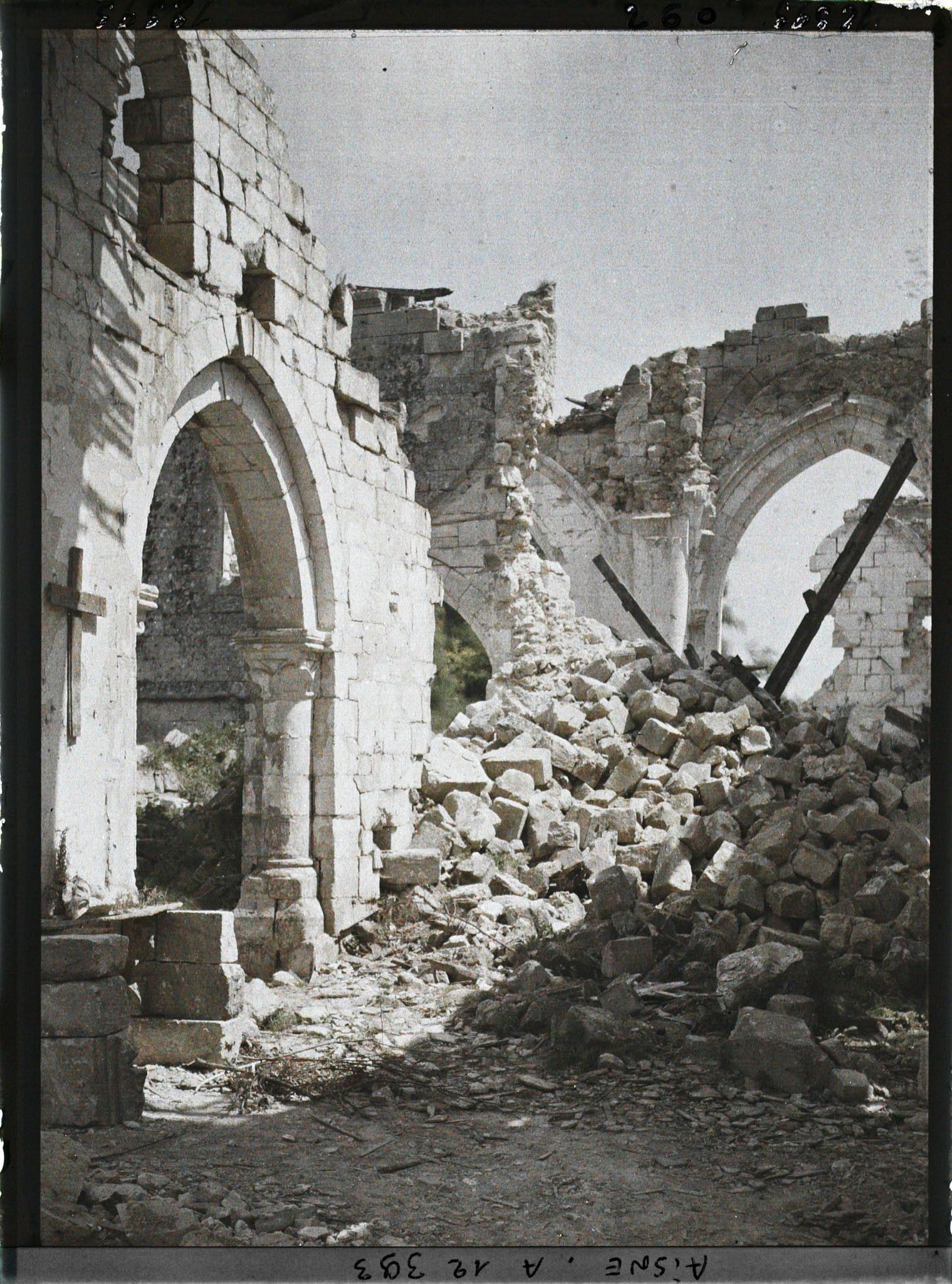 Image représentant France, Missy-s/-Aisne, Eglise (intérieur)