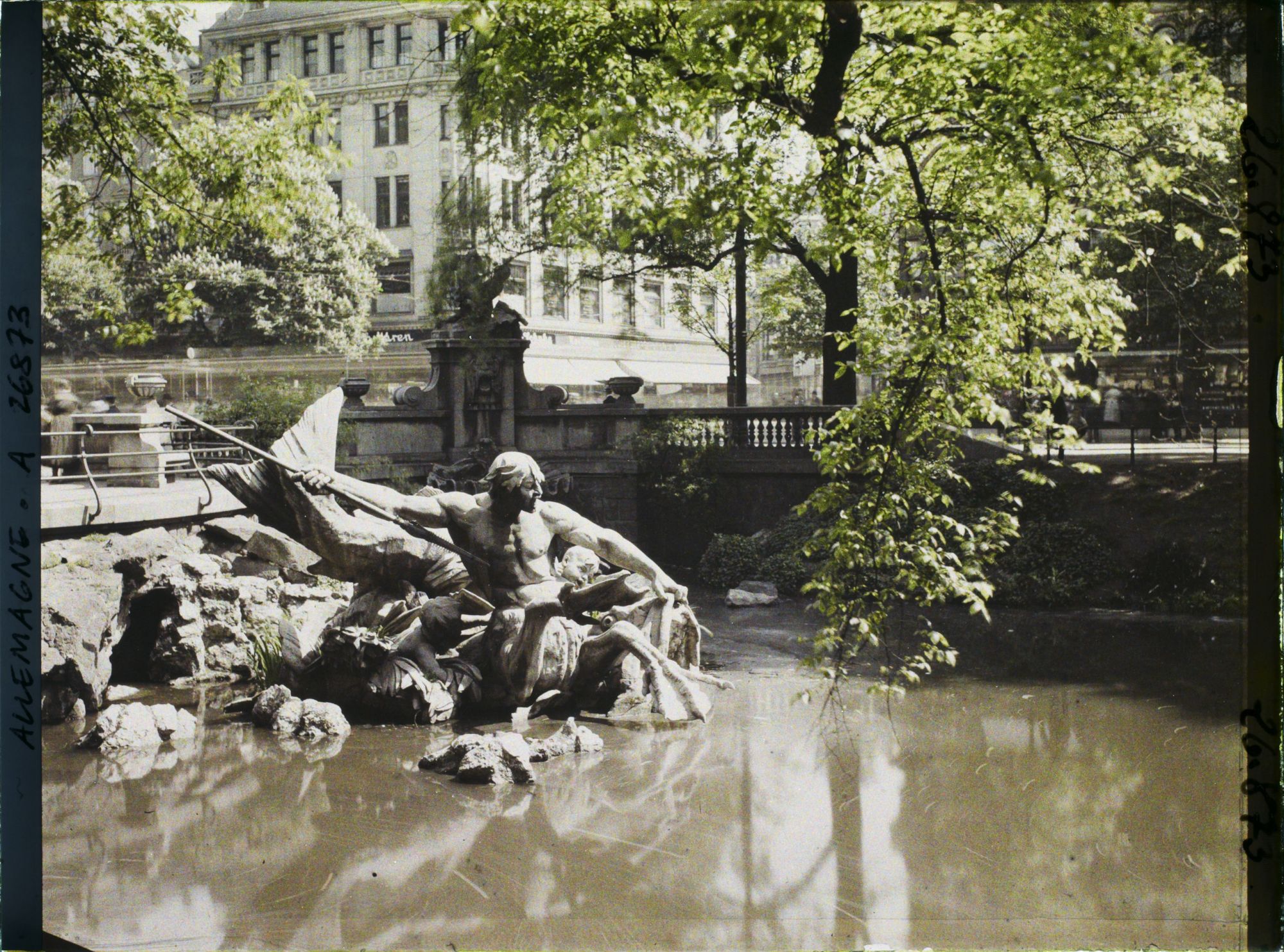 Image représentant Allemagne, Düsseldorf, Occupation Française Fontaine de la Kœnigsalle