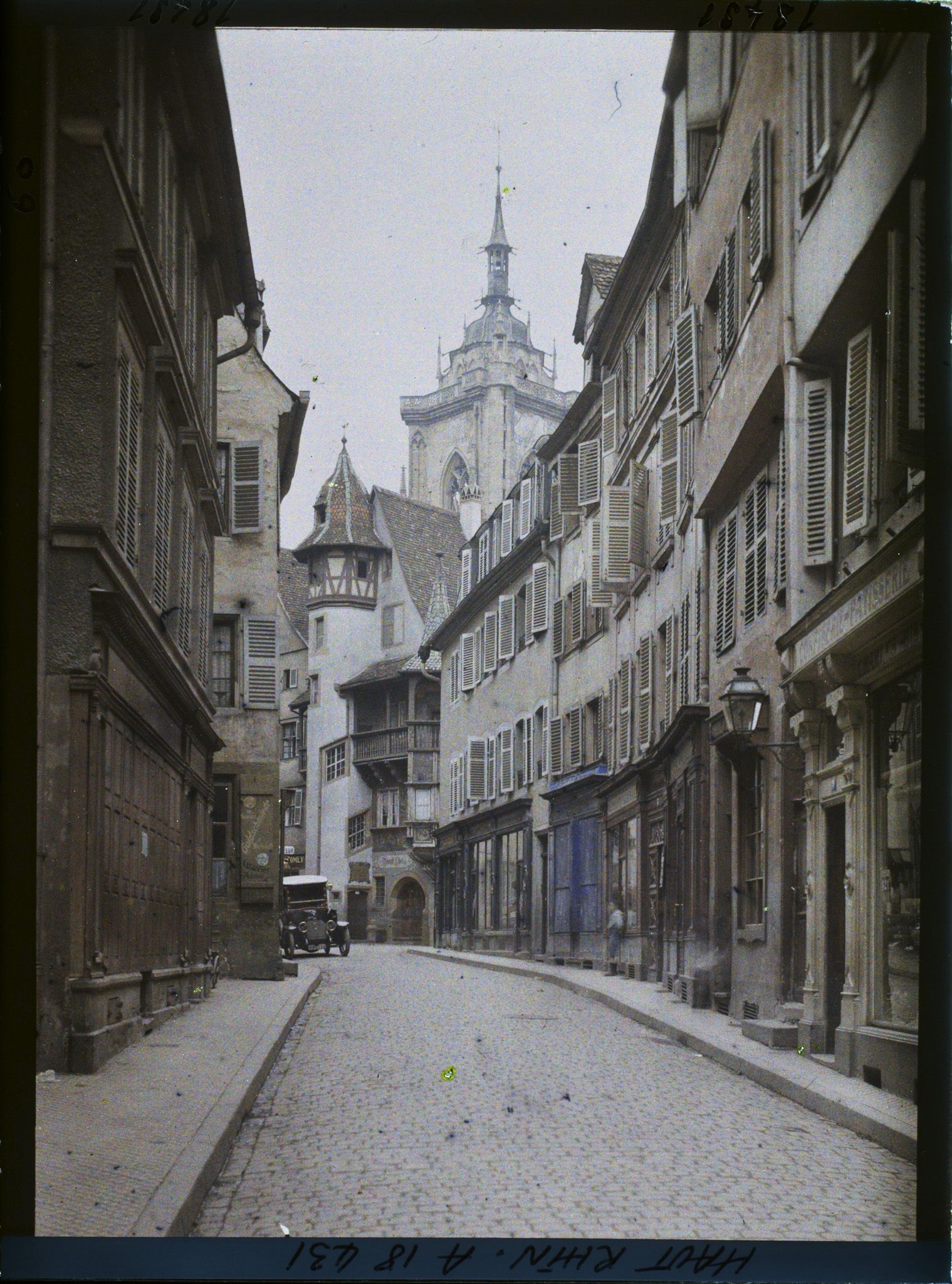 Image représentant France, Colmar, La rue des Marchands, au fond, la Mon Pfister et la Cathédrale