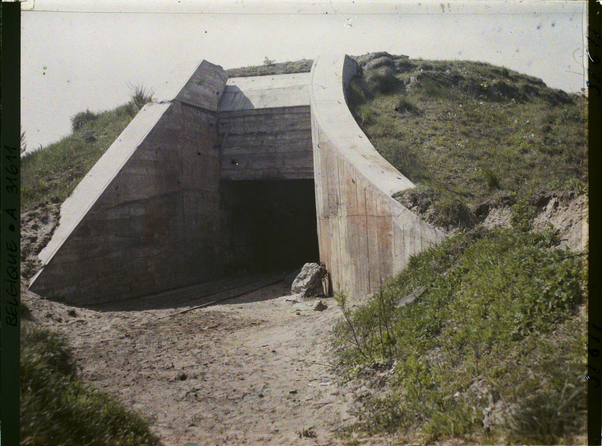 Image représentant Belgique, Ostende, Batterie Deutschland, Entrée d'un abri de la batterie