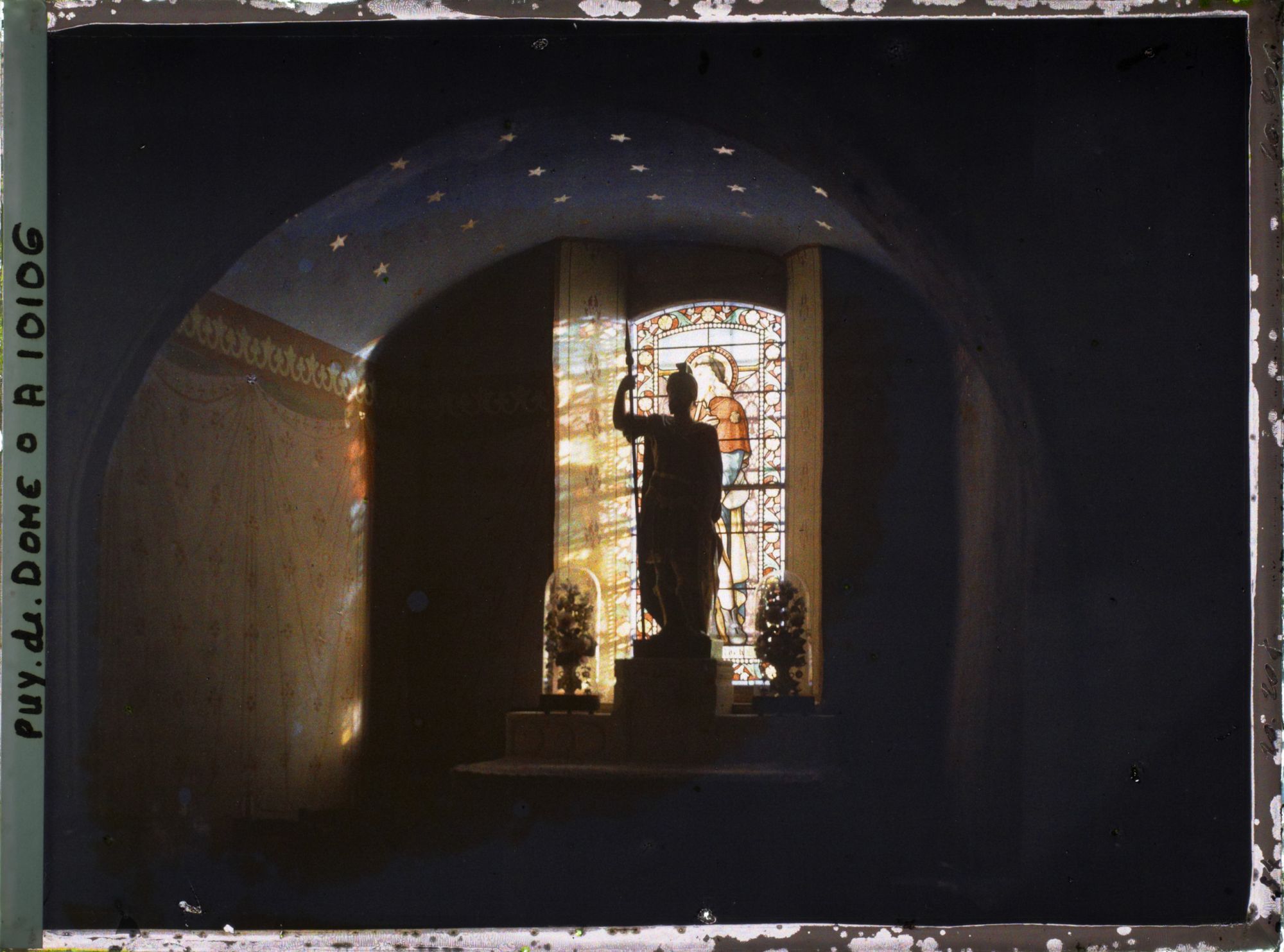 Image représentant France, Usson, Intérieur de l'Eglise