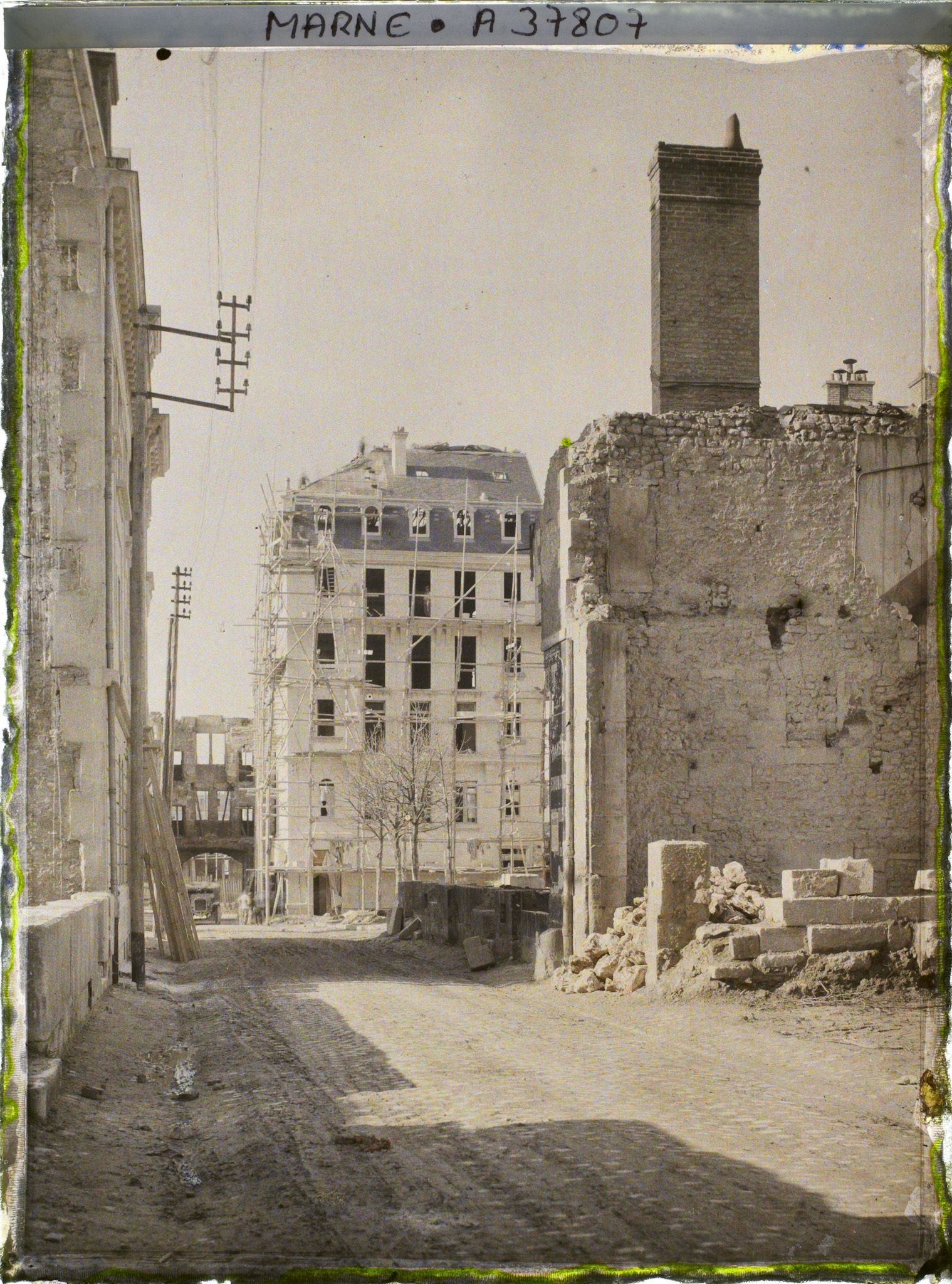 Image représentant France, Reims, Nouvel aspect de la Cour du Chapitre