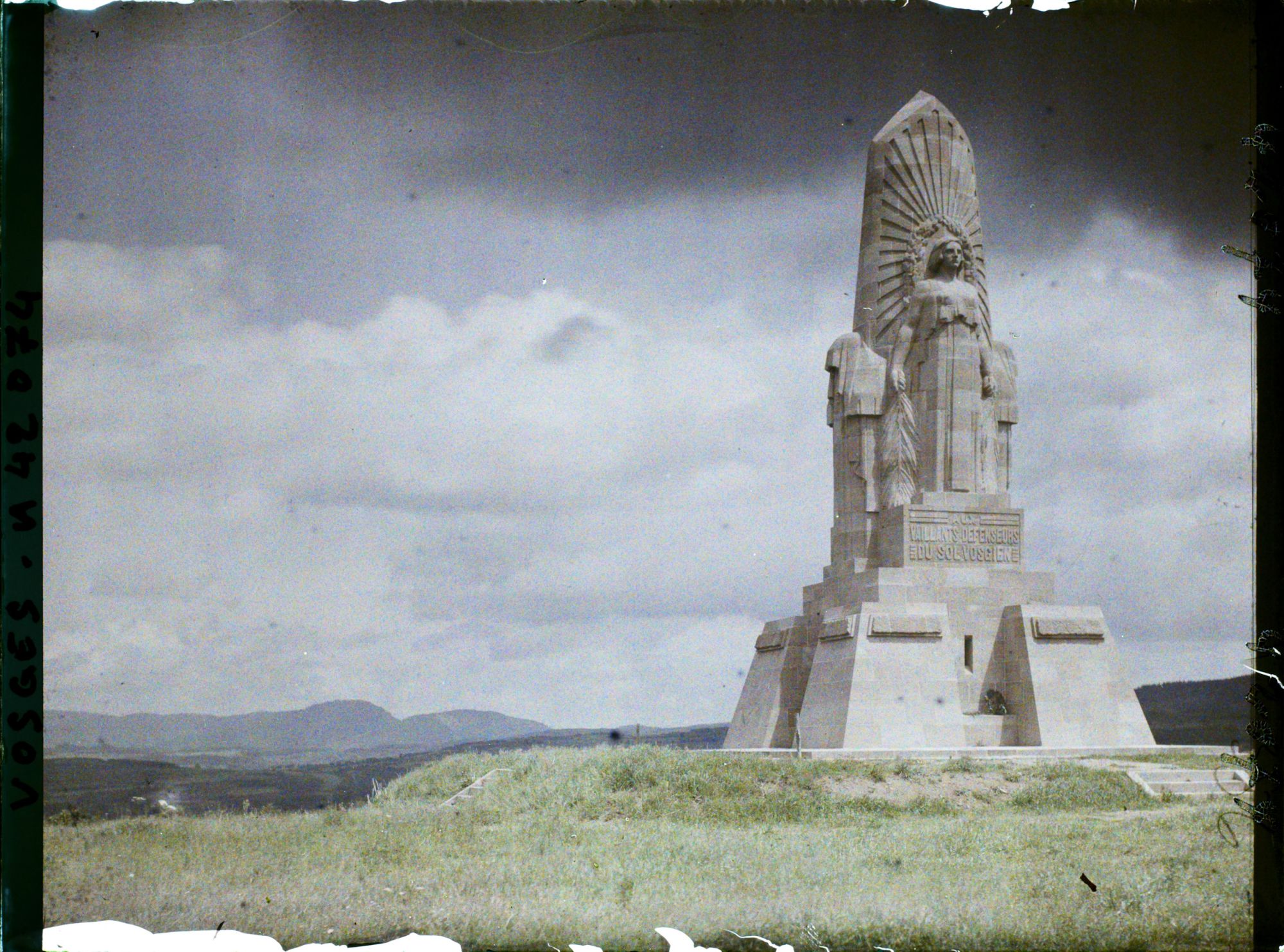 Image représentant France, Le Ban de Sapt Launois, Le Mt aux Défenseurs des Vosges autre face