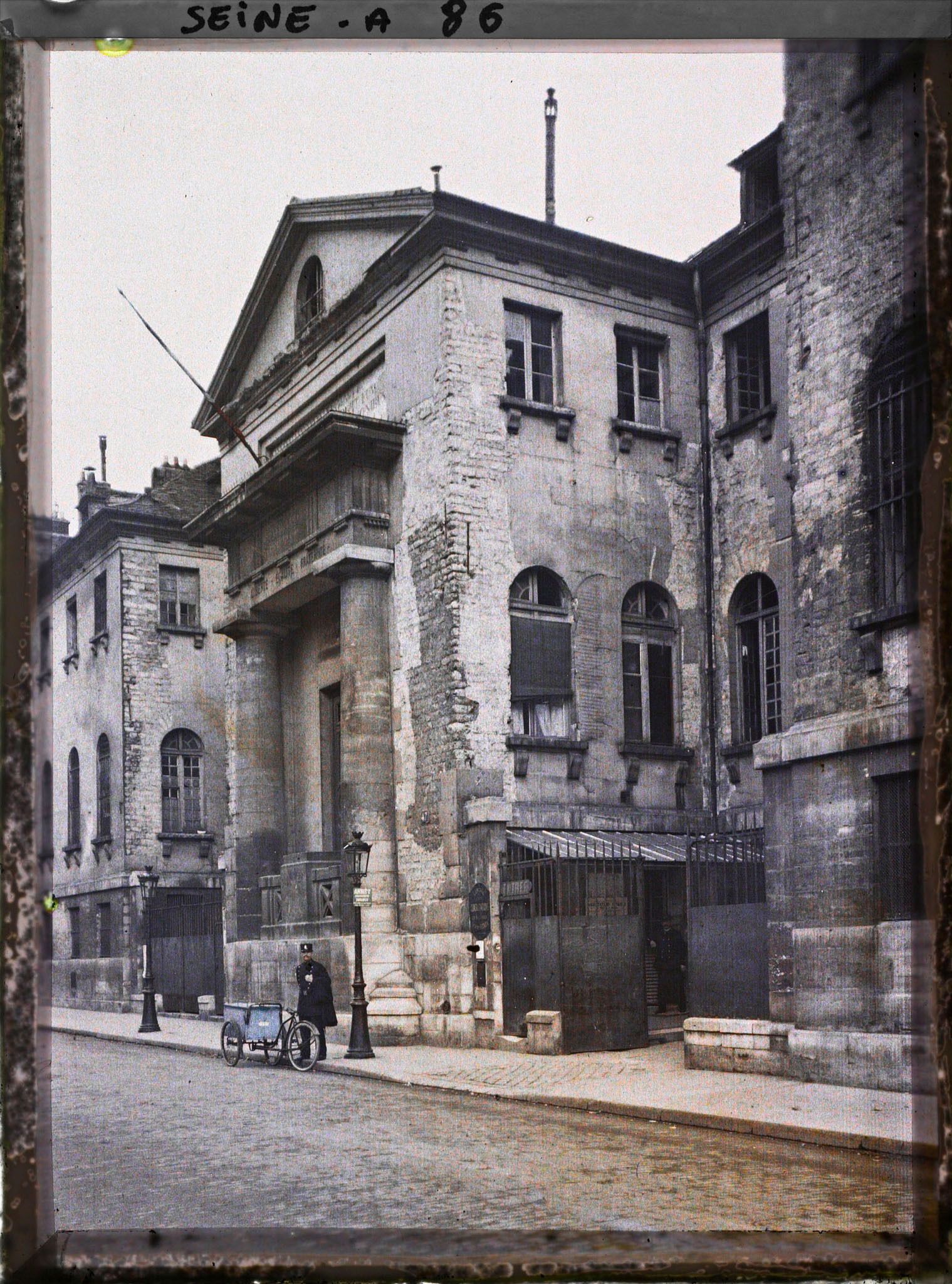 Image représentant L'entrée de l'hôpital Cochin, 47 rue du faubourg Saint-Jacques