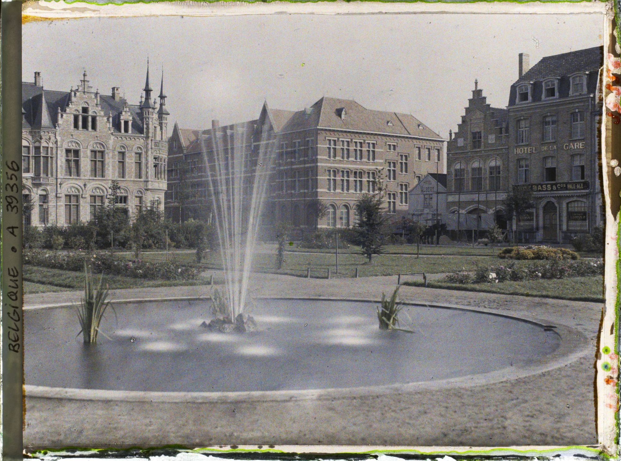 Image représentant Belgique, Ypres, Une vue du Square de la Gare et nouvelles maisons