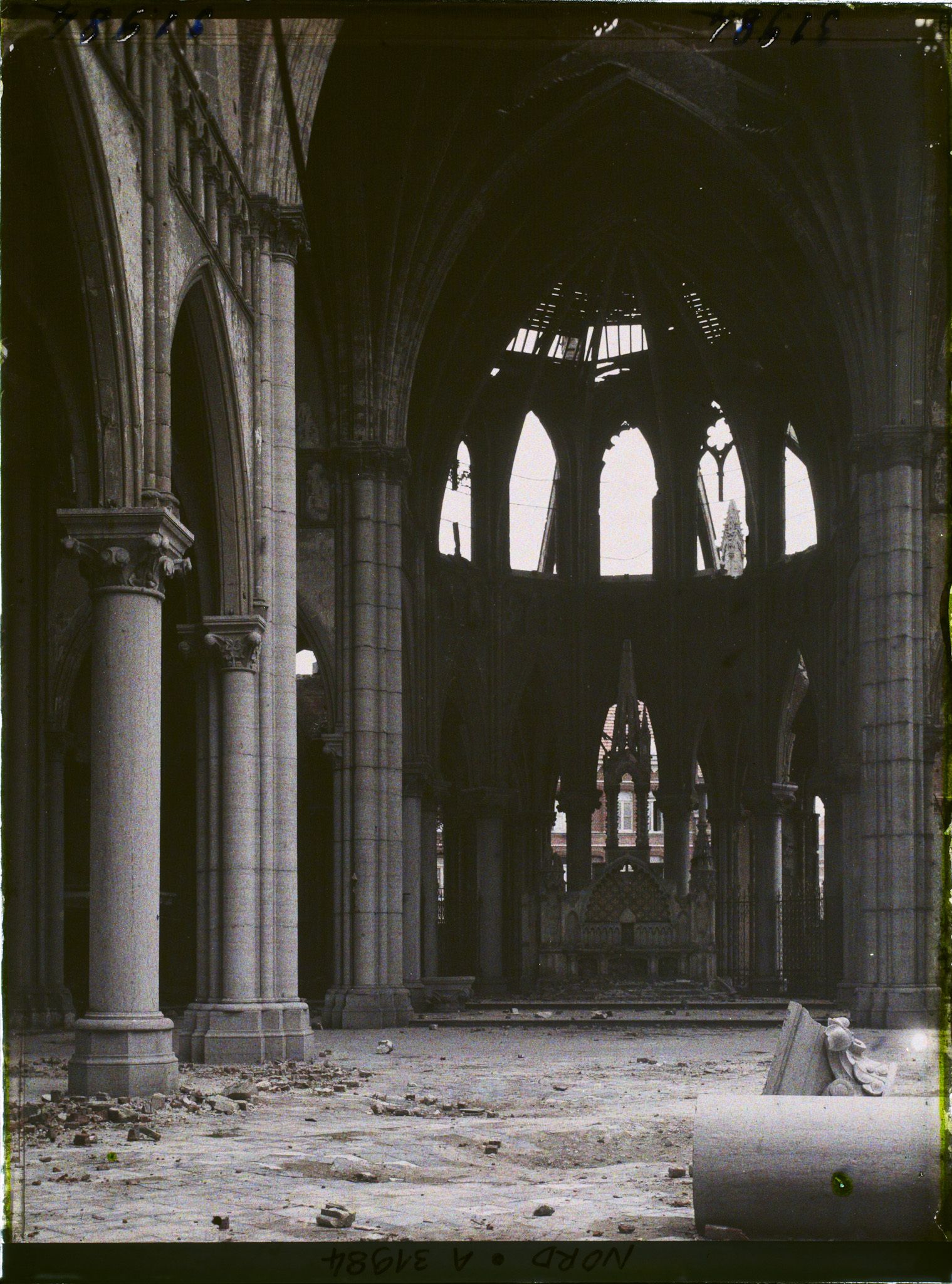 Image représentant France, Armentières, La nef et le Clocher de l'Eglise St Waast