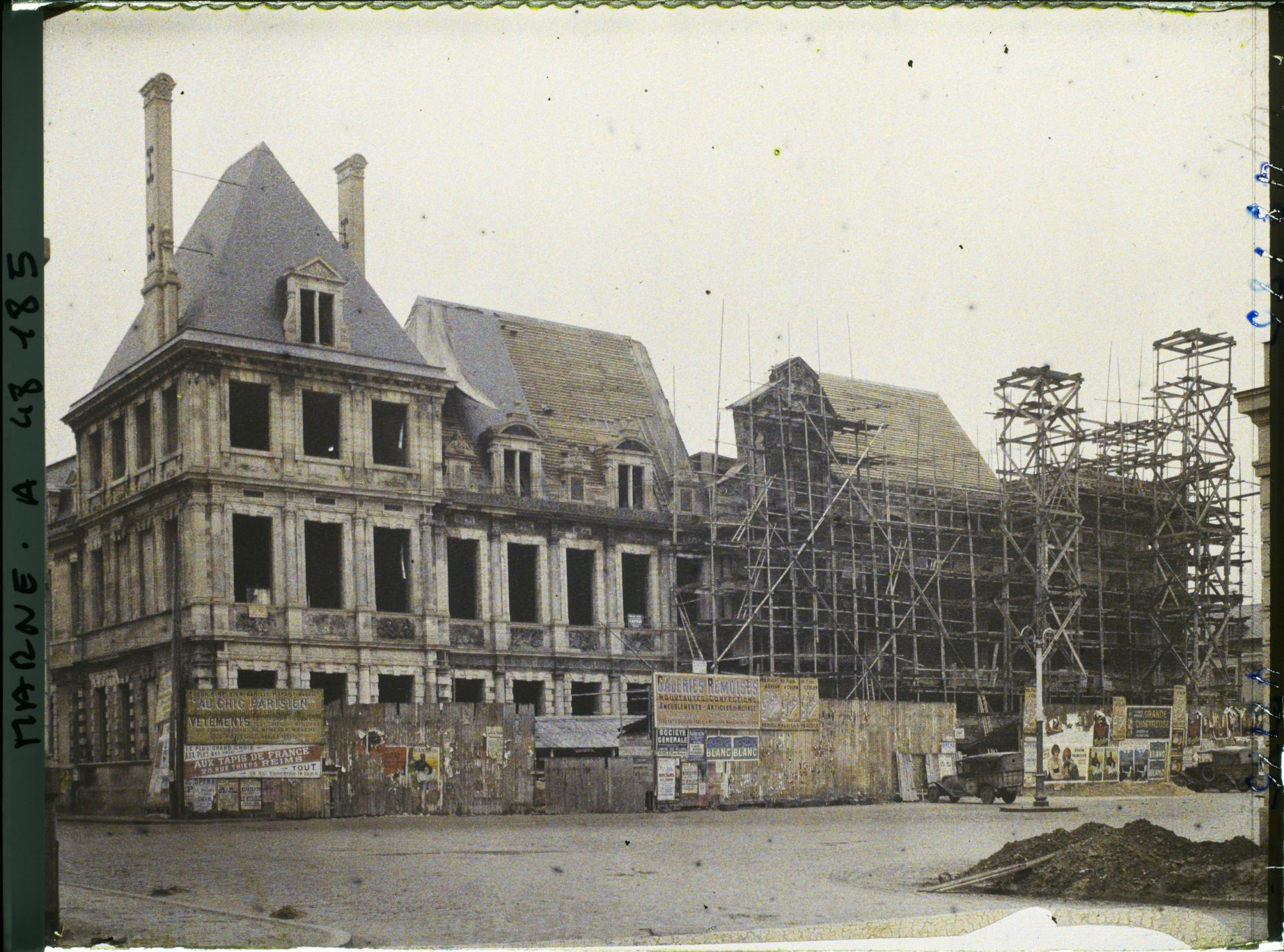 Image représentant France, Reims, Hôtel de Ville en reconstruction