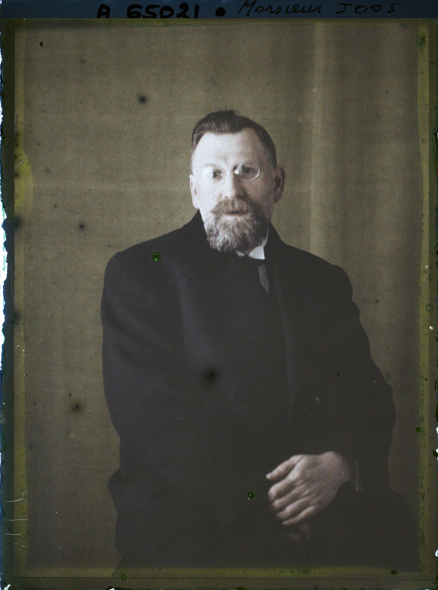 Image représentant https://musee-albert-kahn.s-museum.fr/home/NWQ2OTAwYzNmYjZlZTk1ZWQwODJmMjY4L2dlbmVyaWMtbm90aWNlLXRhYi9hdXRob3JpdHkvNjE3YTc5ZjVjZjhiODk2OGIzMzM3ZDIx/5d6900c3fb6ee95ed082f268/generic-notice-tab/authority/617a79ebcf8b8968b3336fc8 Monsieur Joseph Joos