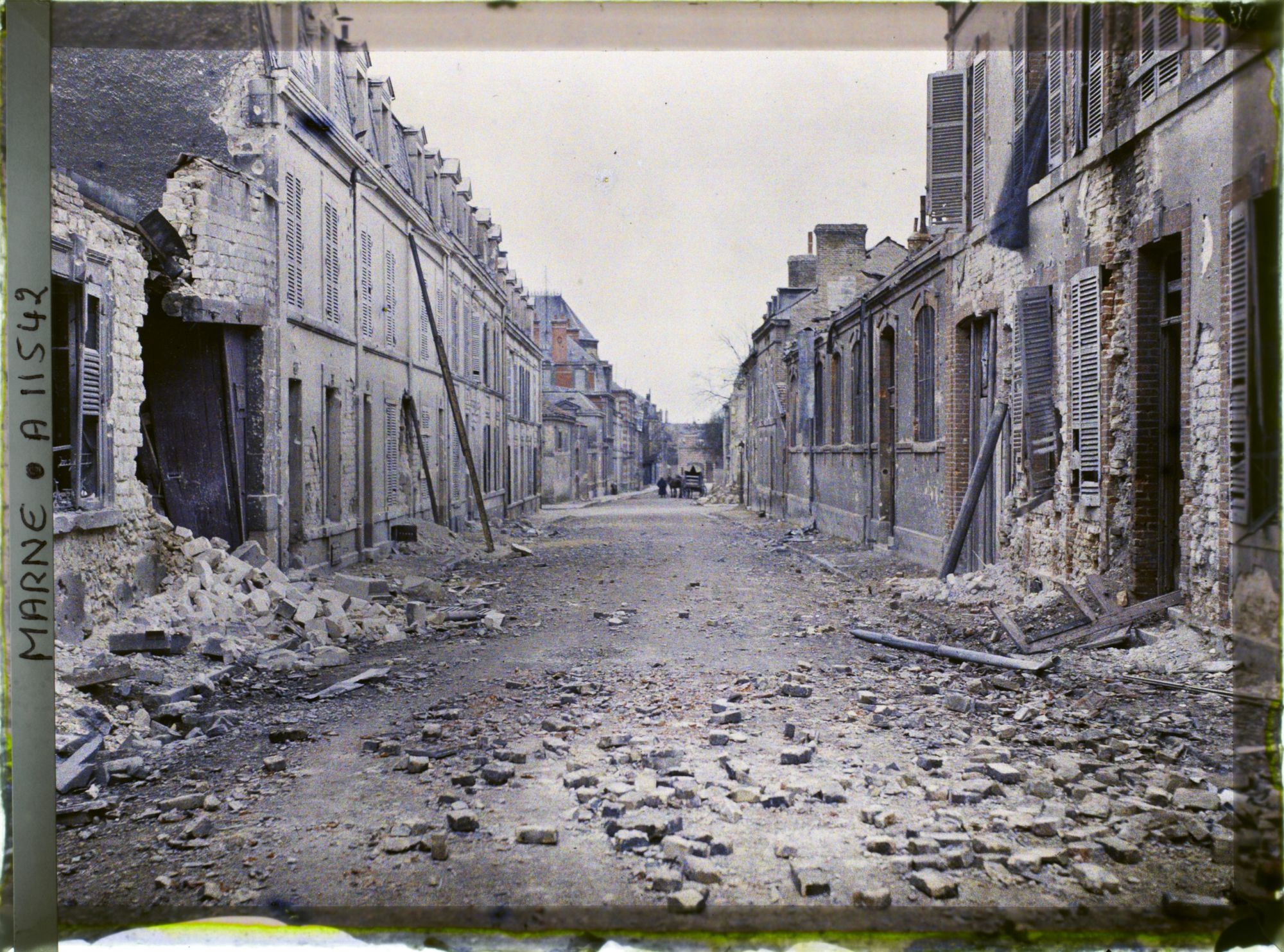 Image représentant La rue de Bétheny après un bombardement