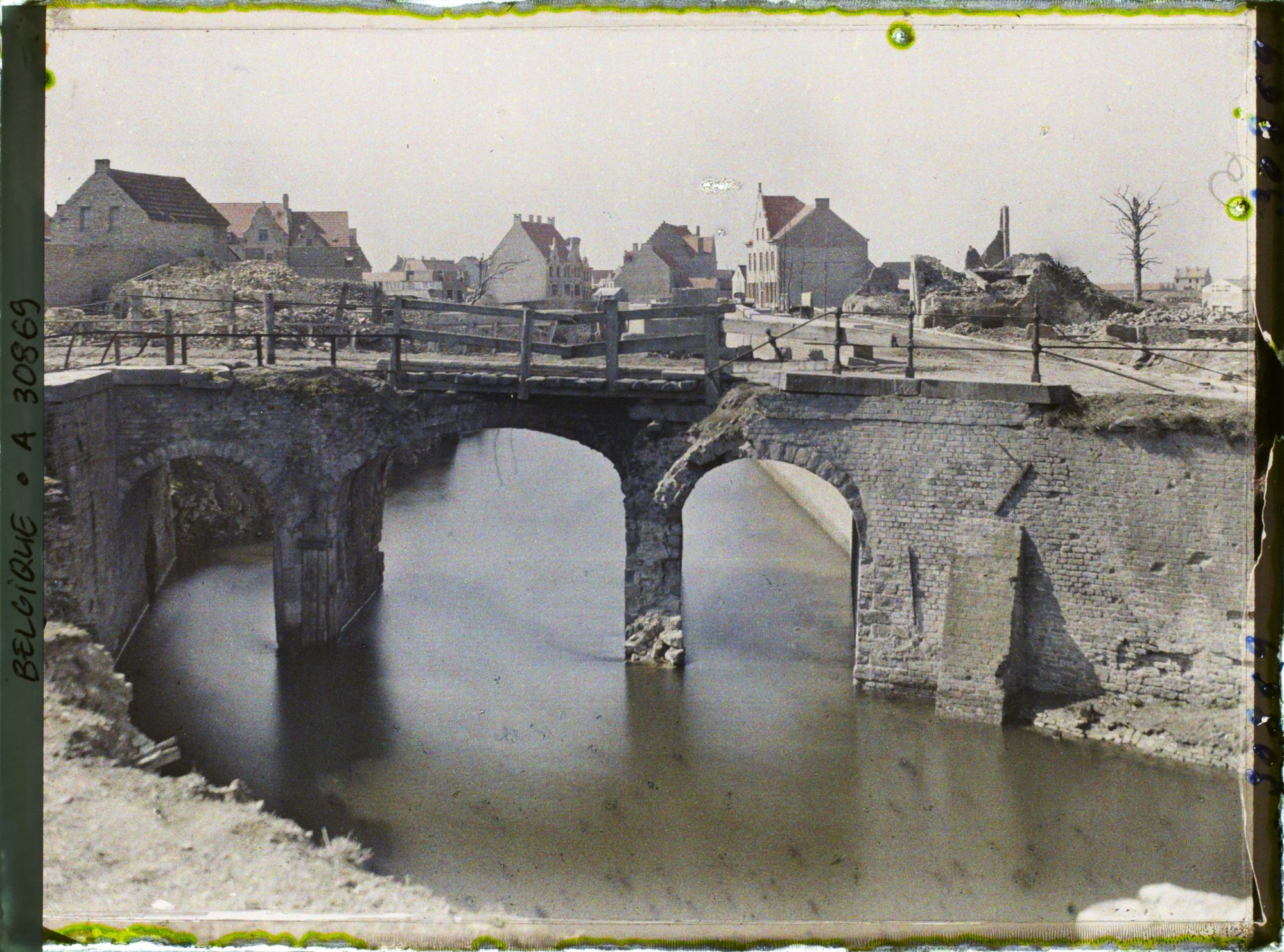 Image représentant Belgique, Dixmude, Pont sur le Canal et maisons reconstruites