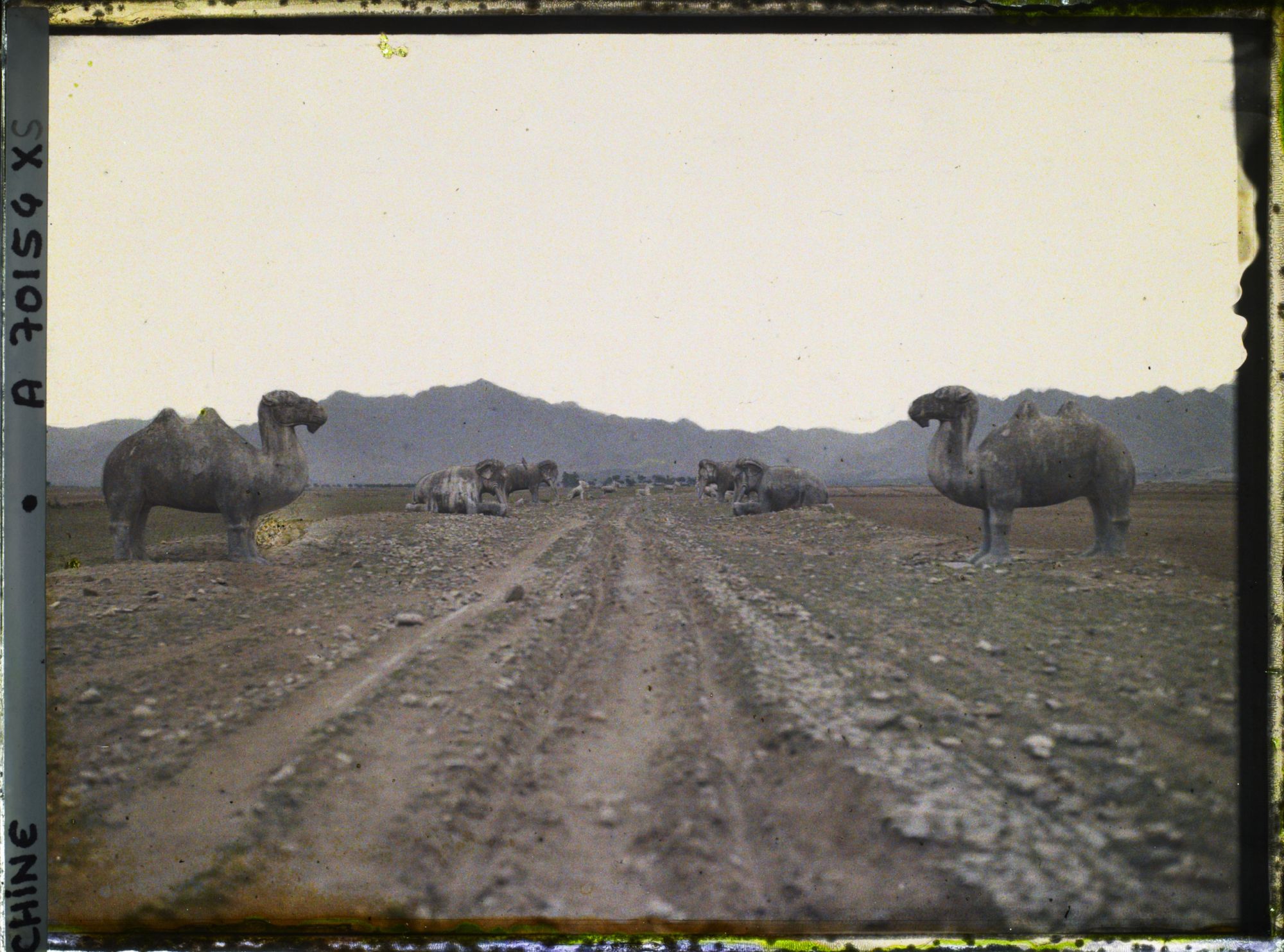 Image représentant Ming Shisanling (" Treize Tombeaux des Ming ")